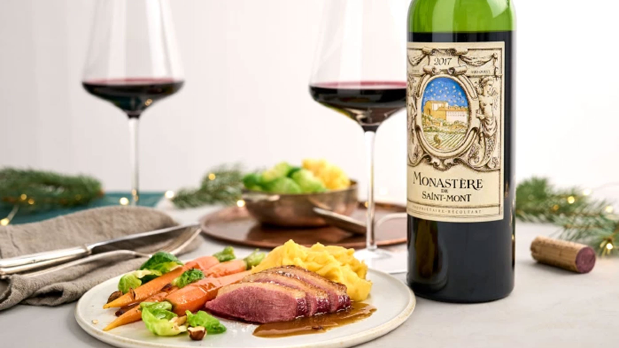 Eleganter Rotwein aus Saint Mont und zarte Entenbrust – ein perfektes Duo für winterliche Genussmomente Eleganter Rotwein aus Saint Mont und zarte Entenbrust – ein perfektes Duo für winterliche Genussmomente