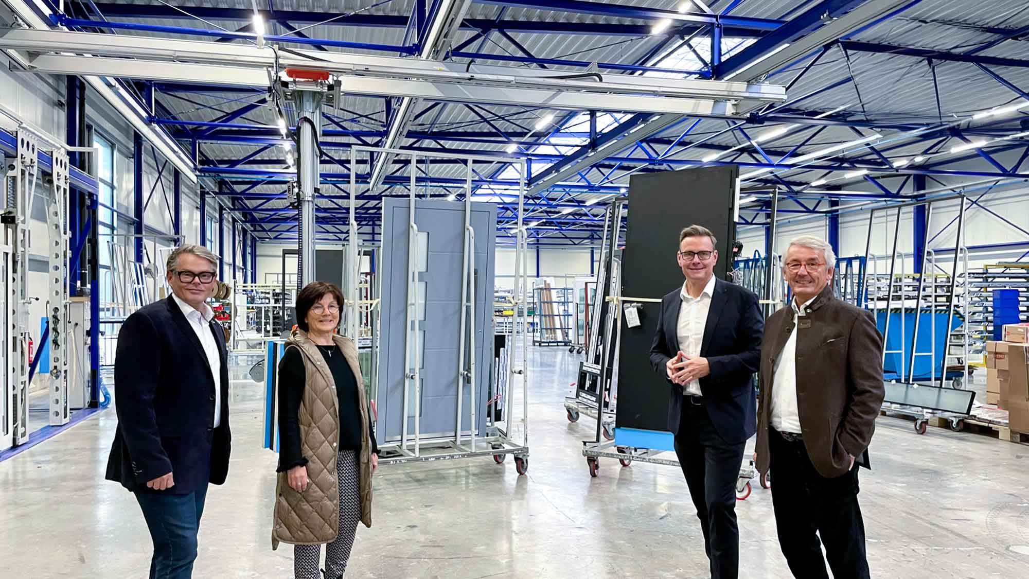 Rietberg: Neue Produktionshalle für alle Aluminiumprodukte, Unternehmensbesuch des Bürgermeisters bei Wirus Fenster Rietberg: Neue Produktionshalle für alle Aluminiumprodukte, Unternehmensbesuch des Bürgermeisters bei Wirus Fenster