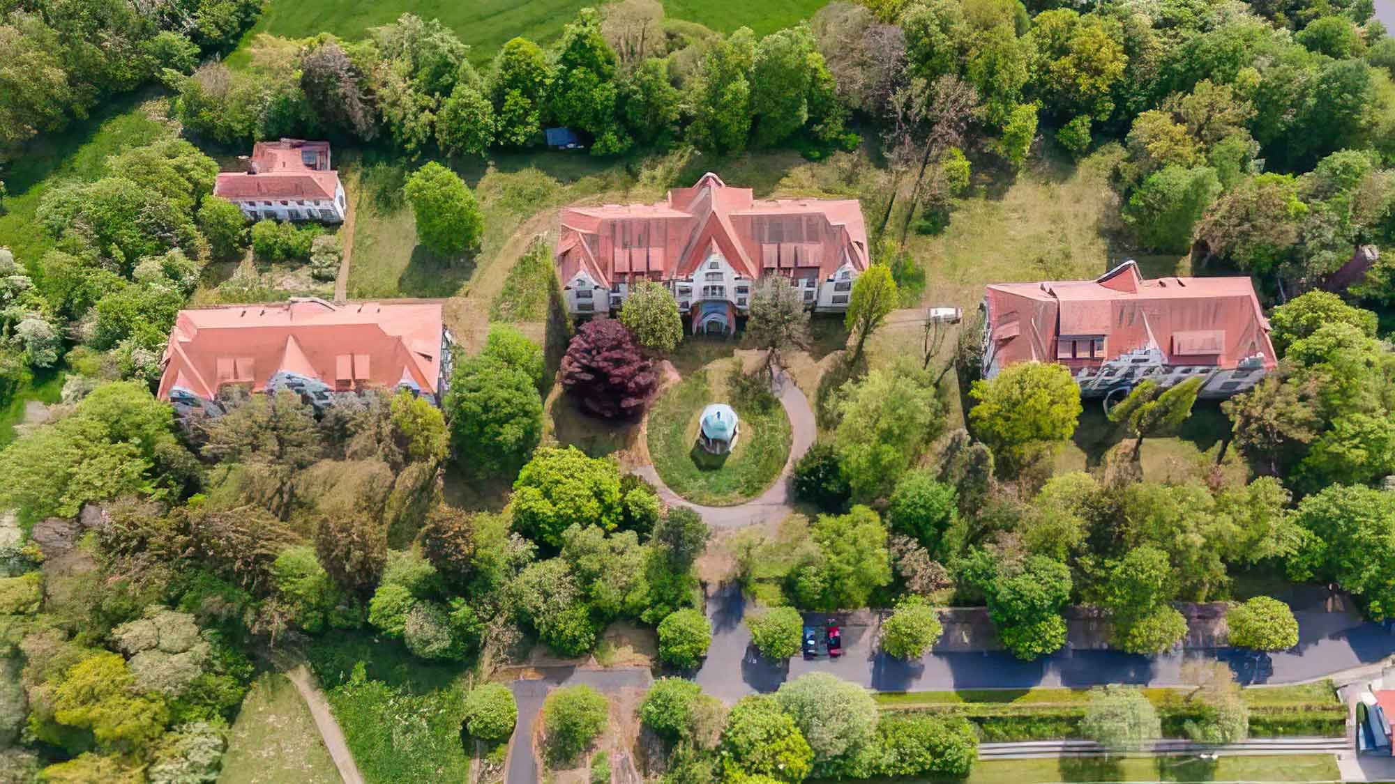 Schloss Lenoir: Über 50? Ab jetzt nur noch mit Freude und mit Freunden leben Schloss Lenoir: Über 50? Ab jetzt nur noch mit Freude und mit Freunden leben