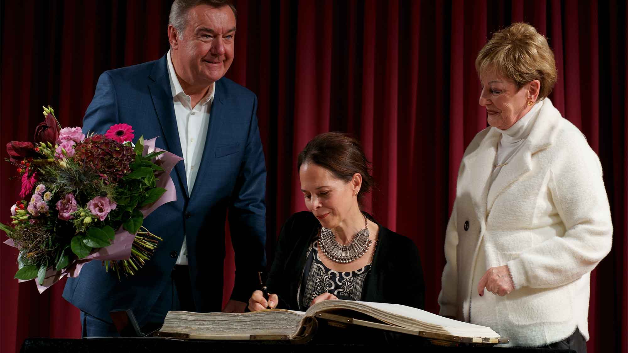 »Witz, die Genauigkeit und die Originalität«, Anna Baar erhält Brüder Grimm Preis für Literatur der Stadt Hanau 2023 »Witz, die Genauigkeit und die Originalität«, Anna Baar erhält Brüder Grimm Preis für Literatur der Stadt Hanau 2023