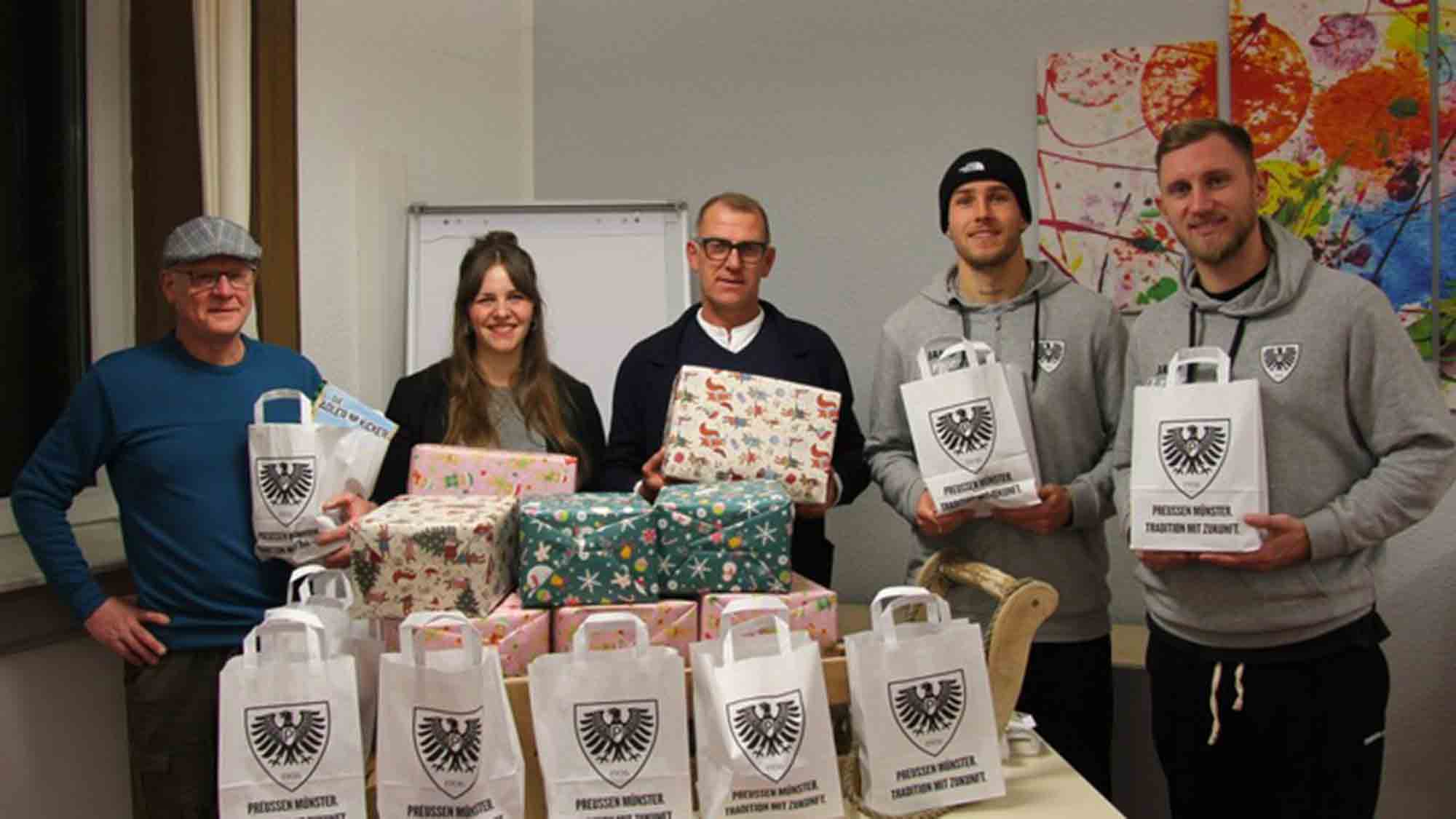 Süße Weihnachtstradition: Provinzial überreicht Süßigkeiten an Kinderheim Vinzenzwerk Handorf Süße Weihnachtstradition: Provinzial überreicht Süßigkeiten an Kinderheim Vinzenzwerk Handorf