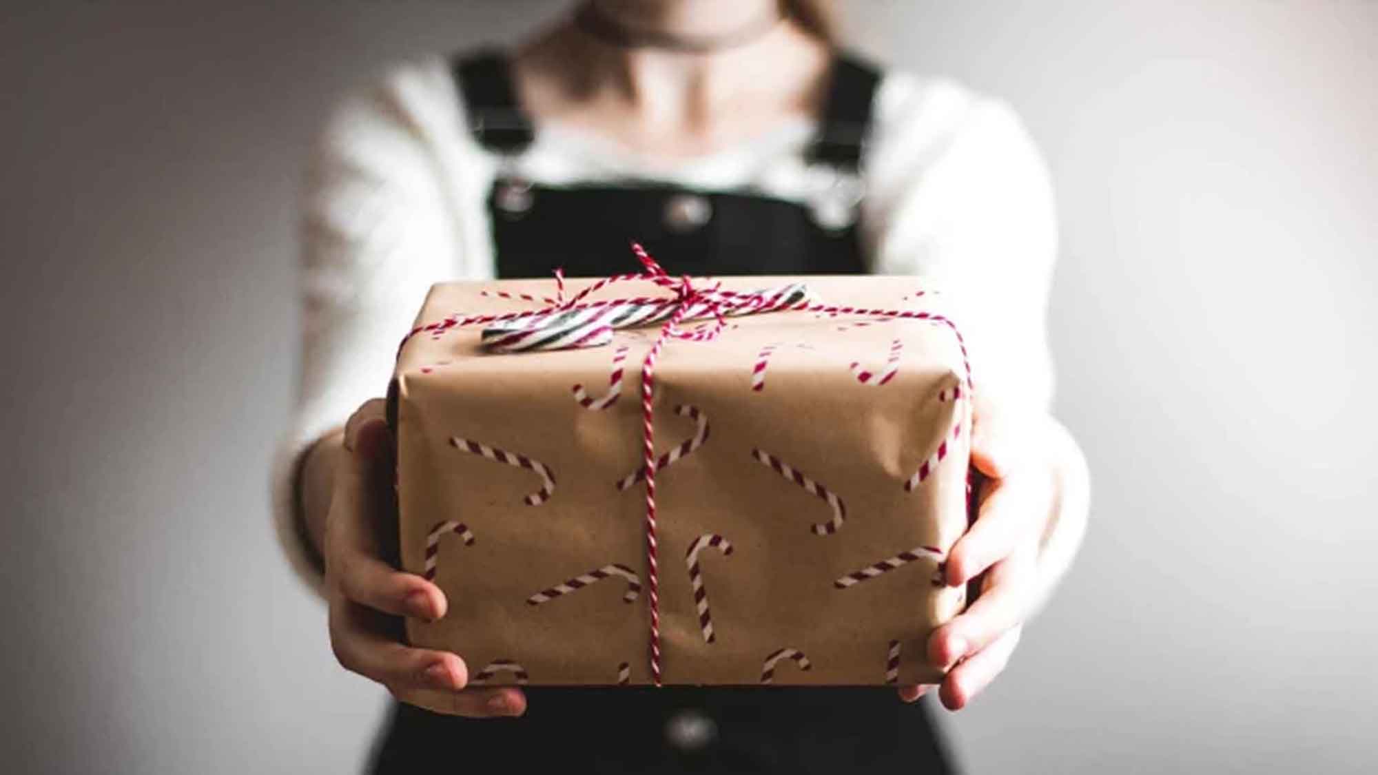 Mehr als 500 Euro für Weihnachtsgeschenke pro Person: Wie sinnvoll ist das Schenken an Weihnachten? Mehr als 500 Euro für Weihnachtsgeschenke pro Person: Wie sinnvoll ist das Schenken an Weihnachten?