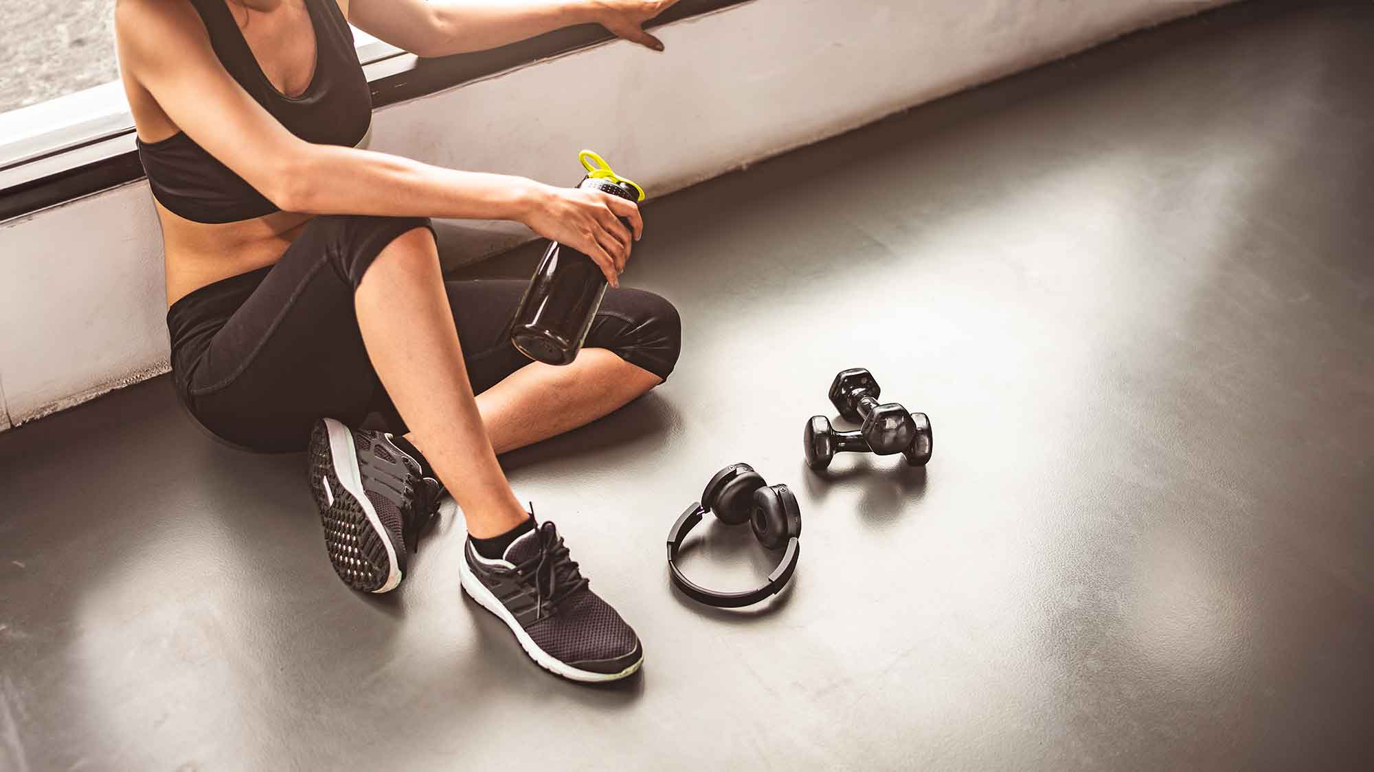 Sportlich durchstarten im neuen Jahr? Tipps der Verbraucherzentrale NRW rund um Fitnessstudio Verträge Sportlich durchstarten im neuen Jahr? Tipps der Verbraucherzentrale NRW rund um Fitnessstudio Verträge