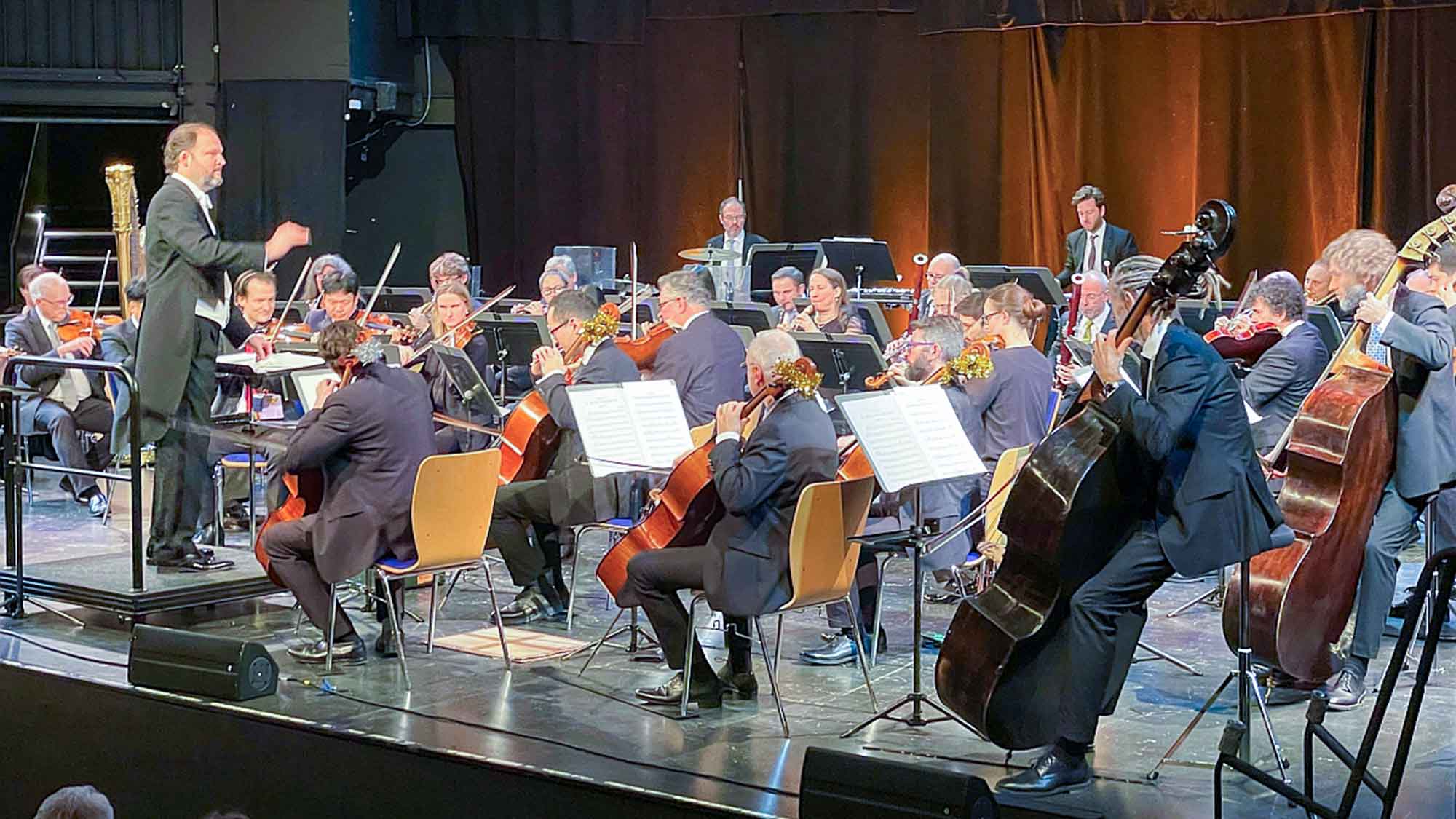 Rietberg: Lebensbejahende Stimmung beim Neujahrskonzert – Nordwestdeutsche Philharmonie spielt in ausverkaufter Cultura Rietberg: Lebensbejahende Stimmung beim Neujahrskonzert – Nordwestdeutsche Philharmonie spielt in ausverkaufter Cultura