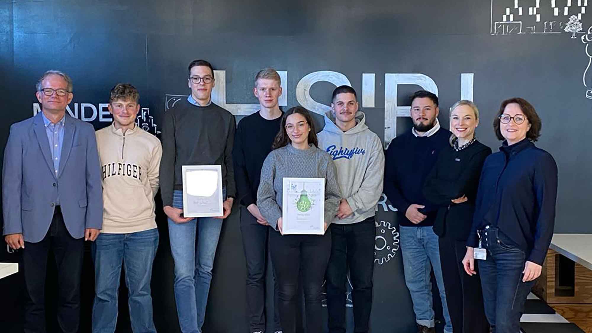 Studenten vom Campus Gütersloh der HSBI gewinnen »Susty Award« der Wirtschaftsförderung Paderborn für nachhaltige Geschäftsideen Studenten vom Campus Gütersloh der HSBI gewinnen »Susty Award« der Wirtschaftsförderung Paderborn für nachhaltige Geschäftsideen