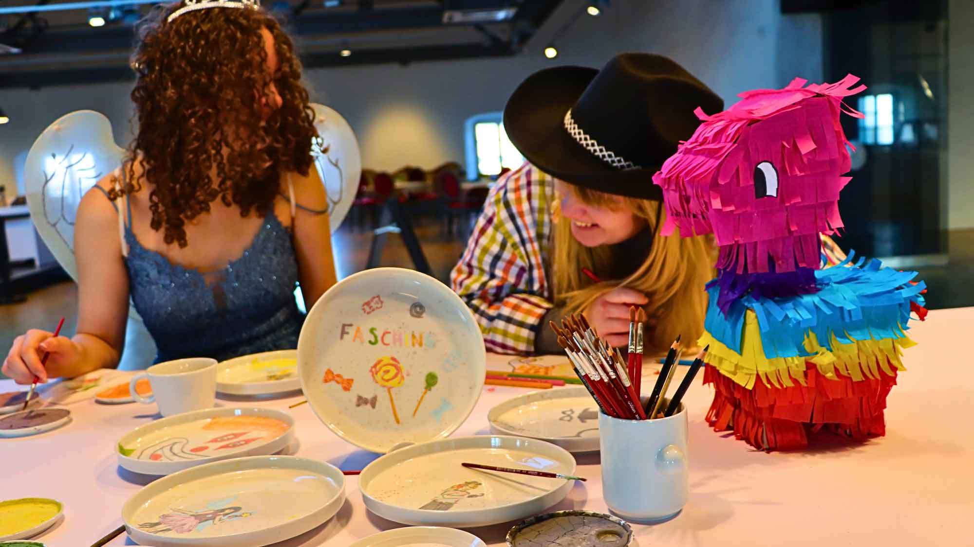 Konfettiregen im Schloss: Faschingsworkshop für Kinder im Museum Schloss Fürstenberg, 10. Februar 2024 Konfettiregen im Schloss: Faschingsworkshop für Kinder im Museum Schloss Fürstenberg, 10. Februar 2024