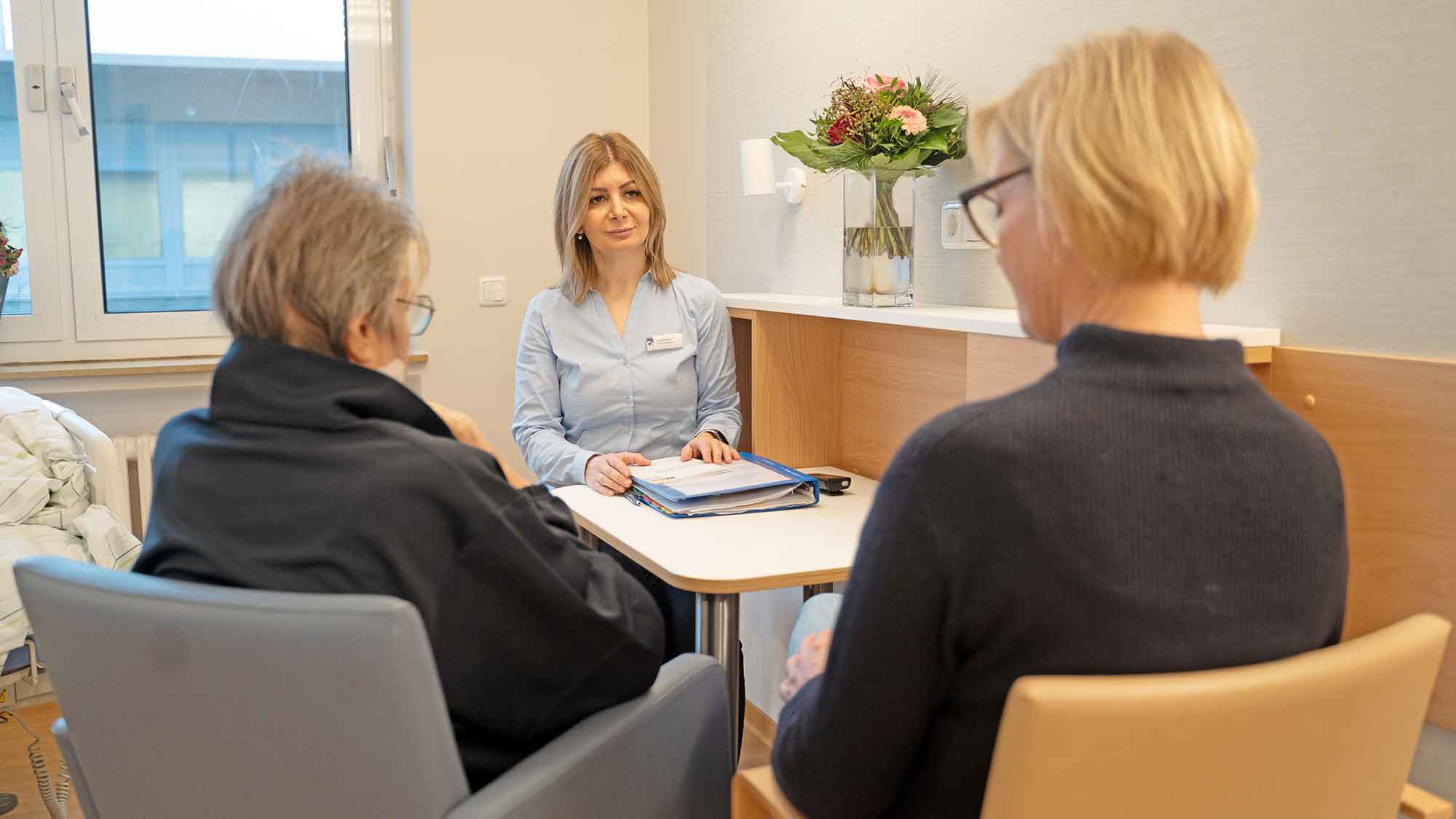 Gütersloh: Pflegekurs für pflegende Angehörige und Interessierte am Gütsler Klinikum, 22. Februar, 29. Februar und 14. März 2024 Gütersloh: Pflegekurs für pflegende Angehörige und Interessierte am Gütsler Klinikum, 22. Februar, 29. Februar und 14. März 2024