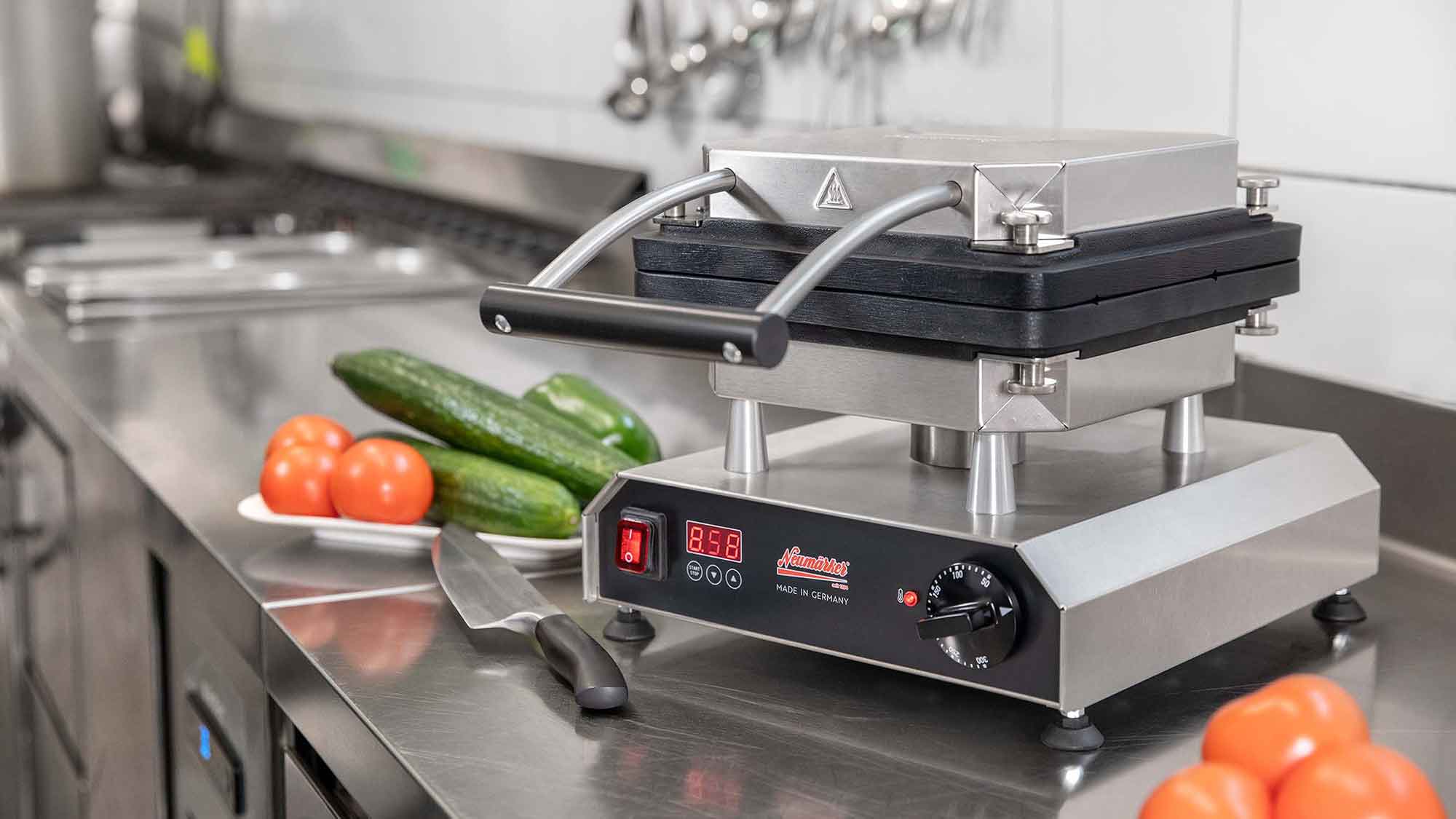 Neumärker: Weltneuheit – der Hersteller für Gastronomiegeräte präsentiert auf der Internorga die »All in One« Snack Lösung Neumärker: Weltneuheit – der Hersteller für Gastronomiegeräte präsentiert auf der Internorga die »All in One« Snack Lösung