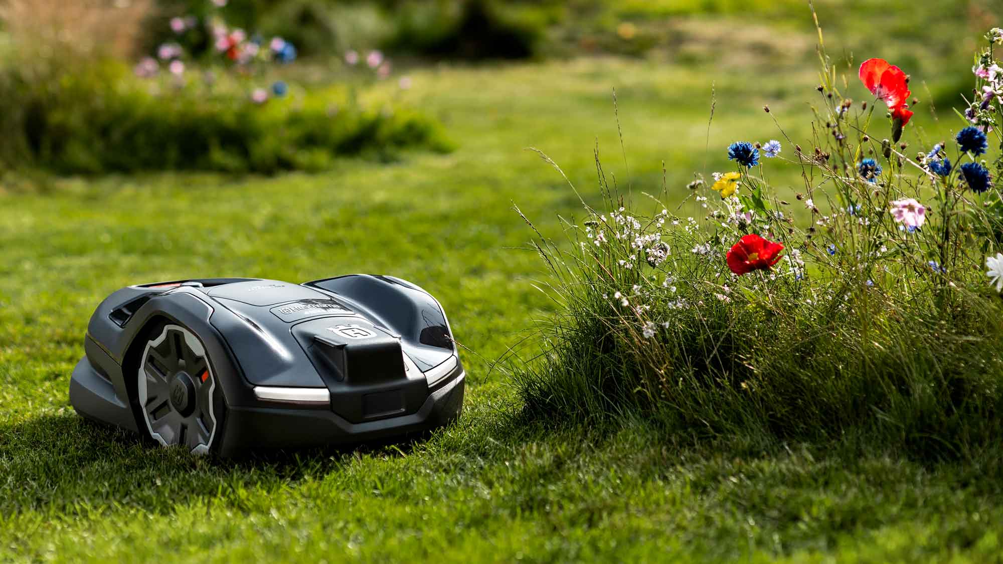 Grenzenlos für alle: Husqvarna stellt 2 neue Mähroboter ohne Begrenzungskabel für mittelgroße Gärten vor Grenzenlos für alle: Husqvarna stellt 2 neue Mähroboter ohne Begrenzungskabel für mittelgroße Gärten vor