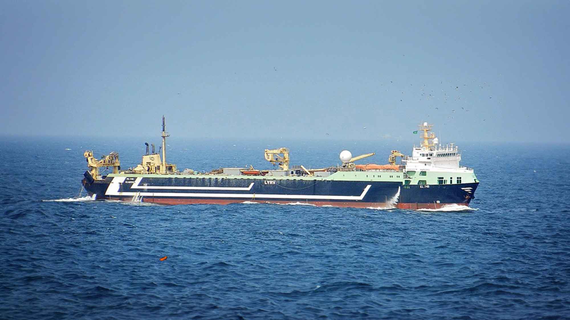 Ein Schwarzer Tag für das Leben in Meeren: Schiffstaufe des neuen Supertrawlers »Jan Maria« am 5. April 2023 in Bremerhaven Ein Schwarzer Tag für das Leben in Meeren: Schiffstaufe des neuen Supertrawlers »Jan Maria« am 5. April 2023 in Bremerhaven