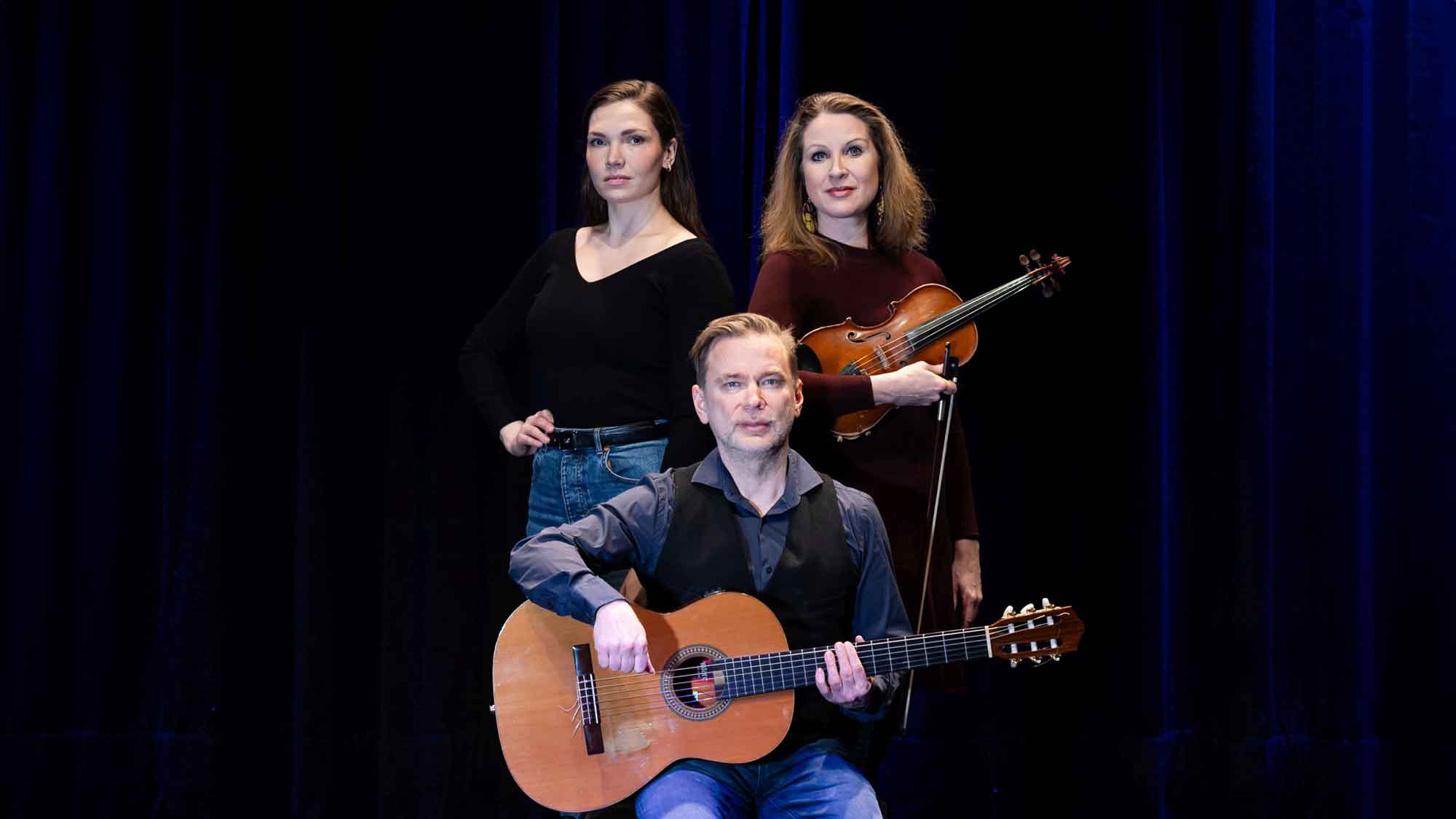 Musikalische Rundreise durch die 1980er Jahre: Konzert des Trios Kaipuu in der Glashütte Gernheim, 13. April 2024 Musikalische Rundreise durch die 1980er Jahre: Konzert des Trios Kaipuu in der Glashütte Gernheim, 13. April 2024