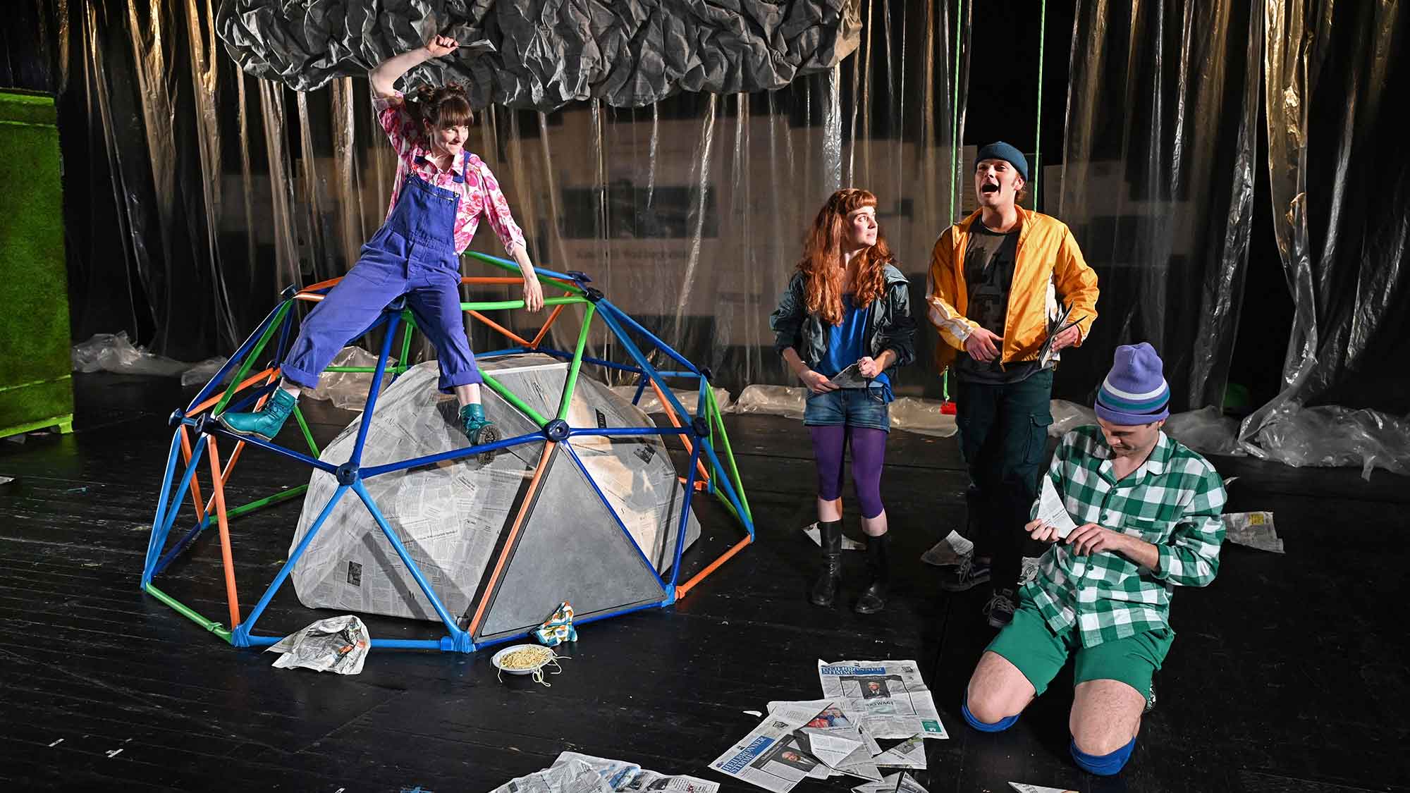 Theater Heilbronn: Mutmacher Stück in einer Zeit voller Krisen, »Und alles« von Gwendoline Soublin für Menschen ab 12 Jahren in der »Boxx«, 6. April 2024 Theater Heilbronn: Mutmacher Stück in einer Zeit voller Krisen, »Und alles« von Gwendoline Soublin für Menschen ab 12 Jahren in der »Boxx«, 6. April 2024