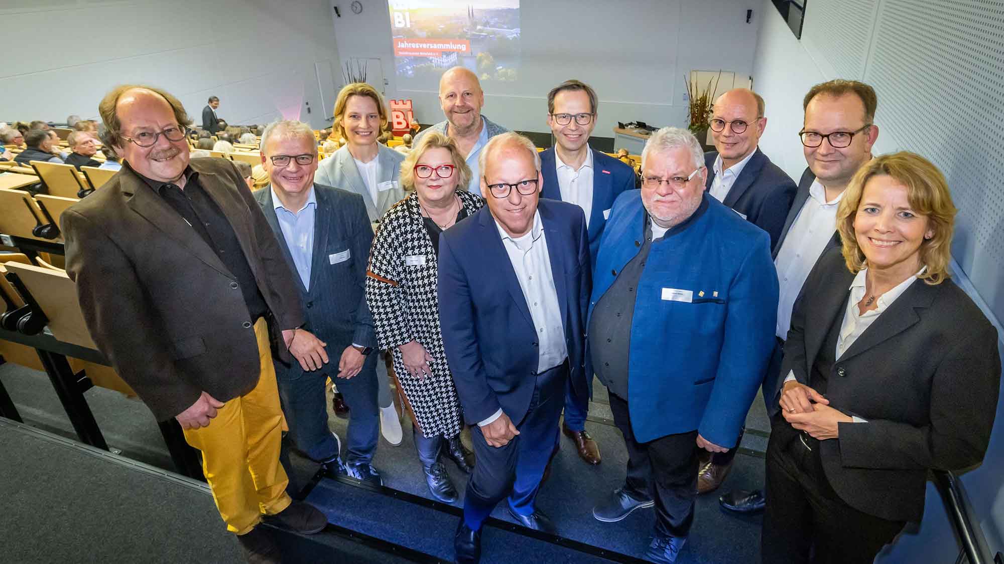 Gemeinsam Zukunft gestalten: Jahresversammlung des Verkehrsvereins Bielefeld mit 200 Gästen im CITEC Gebäude der Universität Bielefeld Gemeinsam Zukunft gestalten: Jahresversammlung des Verkehrsvereins Bielefeld mit 200 Gästen im CITEC Gebäude der Universität Bielefeld