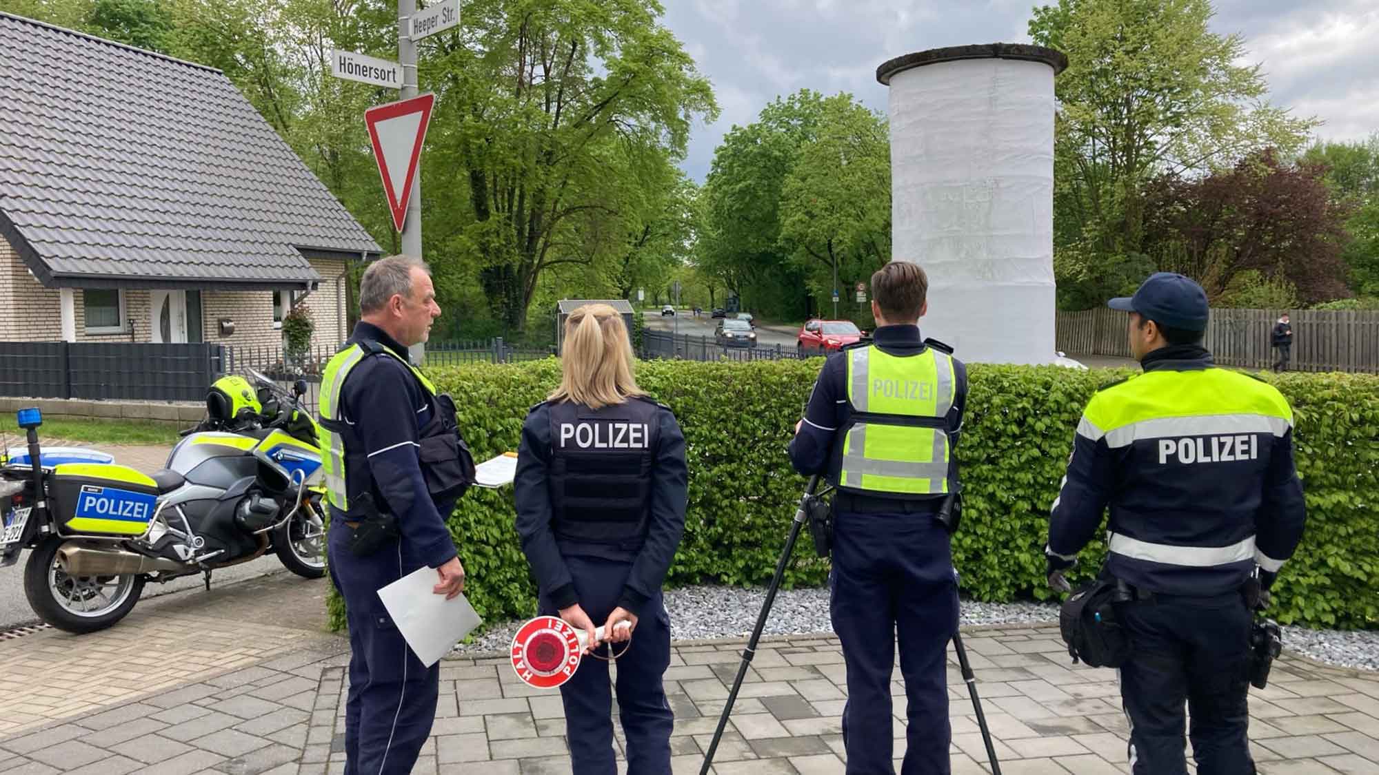 Polizei Gütersloh: Gemeinsame Verkehrskontrollen der Polizeibehörden Gütersloh und Bielefeld – Vielzahl an Verstößen von überhöhter Geschwindigkeit festgestellt Polizei Gütersloh: Gemeinsame Verkehrskontrollen der Polizeibehörden Gütersloh und Bielefeld – Vielzahl an Verstößen von überhöhter Geschwindigkeit festgestellt