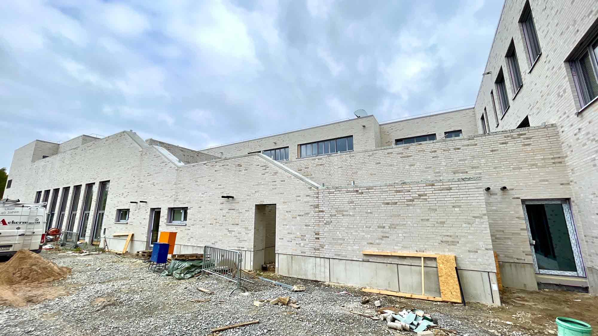 Kreis Gütersloh, Rietberg: 240 Meter Fußweg von Anfang bis Ende, Neubau des Gymnasiums geht weiterhin gut voran Kreis Gütersloh, Rietberg: 240 Meter Fußweg von Anfang bis Ende, Neubau des Gymnasiums geht weiterhin gut voran
