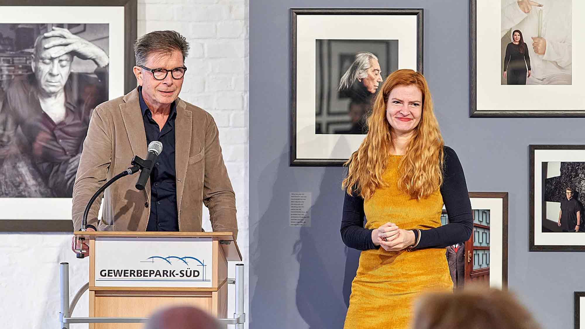 Kunstraum Gewerbepark Süd Hilden, Führung durch die Ausstellung »Portraits of Artists«, 2. Mai 2024 Kunstraum Gewerbepark Süd Hilden, Führung durch die Ausstellung »Portraits of Artists«, 2. Mai 2024