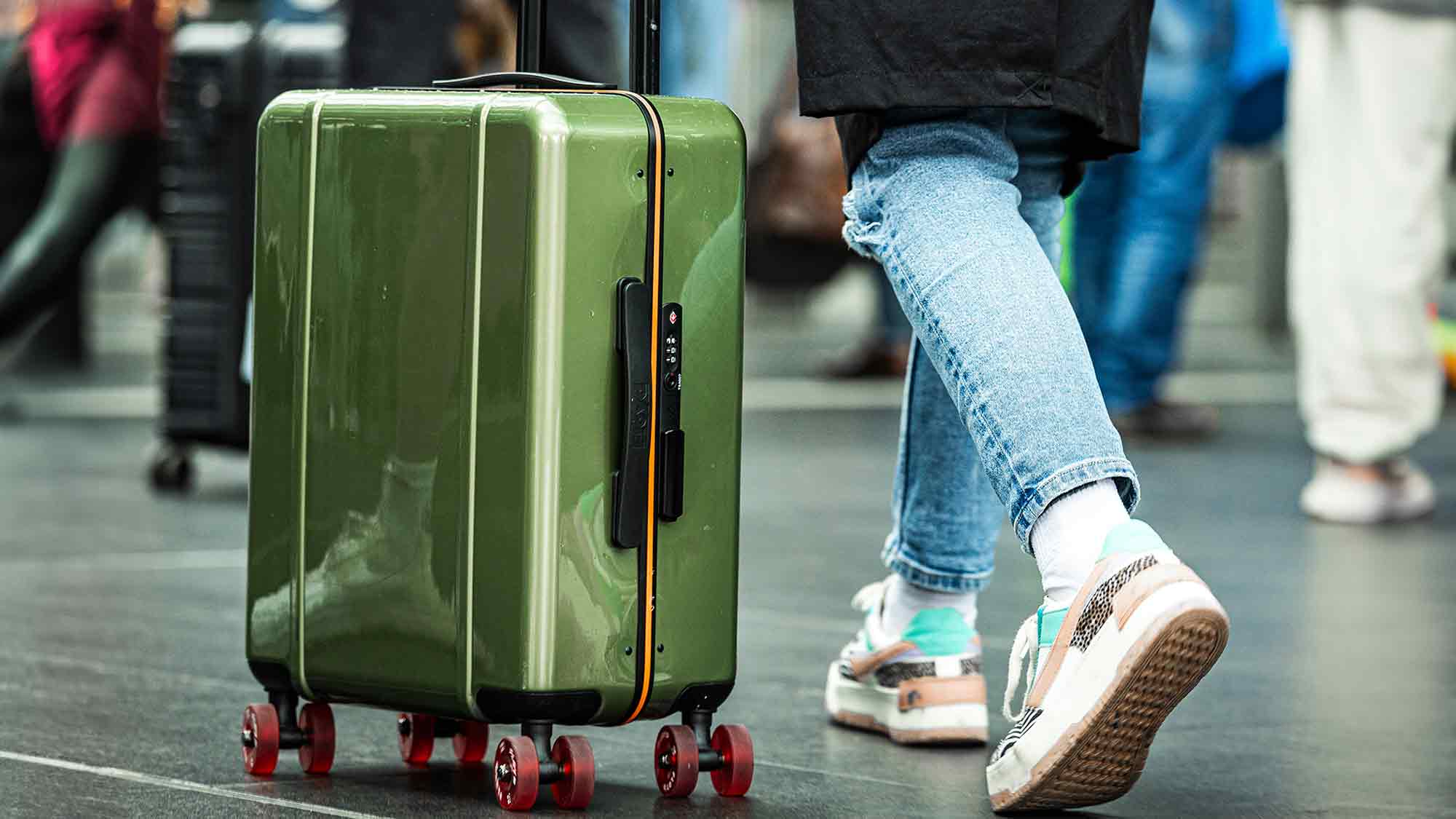Weniger Profis am Werk: Gastro Branche setzt verstärkt auf Mini Jobber – Reisekoffer rollen im Kreis Gütersloh fleißig übers »Touri Pflaster«: 555.200 Übernachtungen Weniger Profis am Werk: Gastro Branche setzt verstärkt auf Mini Jobber – Reisekoffer rollen im Kreis Gütersloh fleißig übers »Touri Pflaster«: 555.200 Übernachtungen