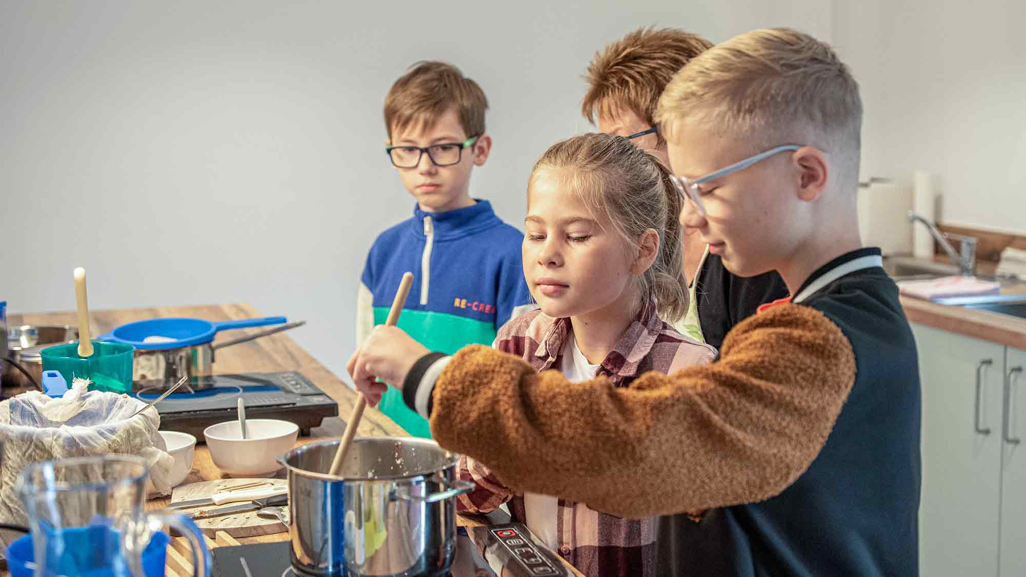 Familientag »Gesund im Salz und Grün« in den Westfälischen Salzwelten auf Hof Haulle, 9. Juni 2024 Familientag »Gesund im Salz und Grün« in den Westfälischen Salzwelten auf Hof Haulle, 9. Juni 2024