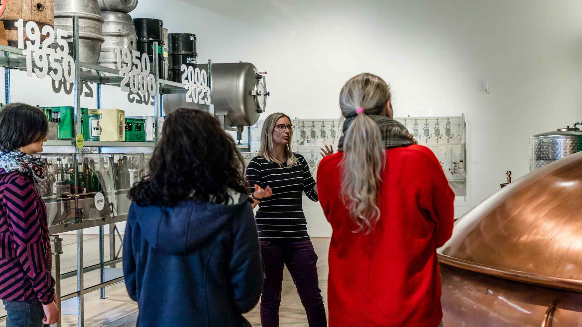 Führungsangebote zur Ausstellung »Frisch gezapft!« Öffentliche Führungen und Kulturdate im Sauerland Museum Führungsangebote zur Ausstellung »Frisch gezapft!« Öffentliche Führungen und Kulturdate im Sauerland Museum