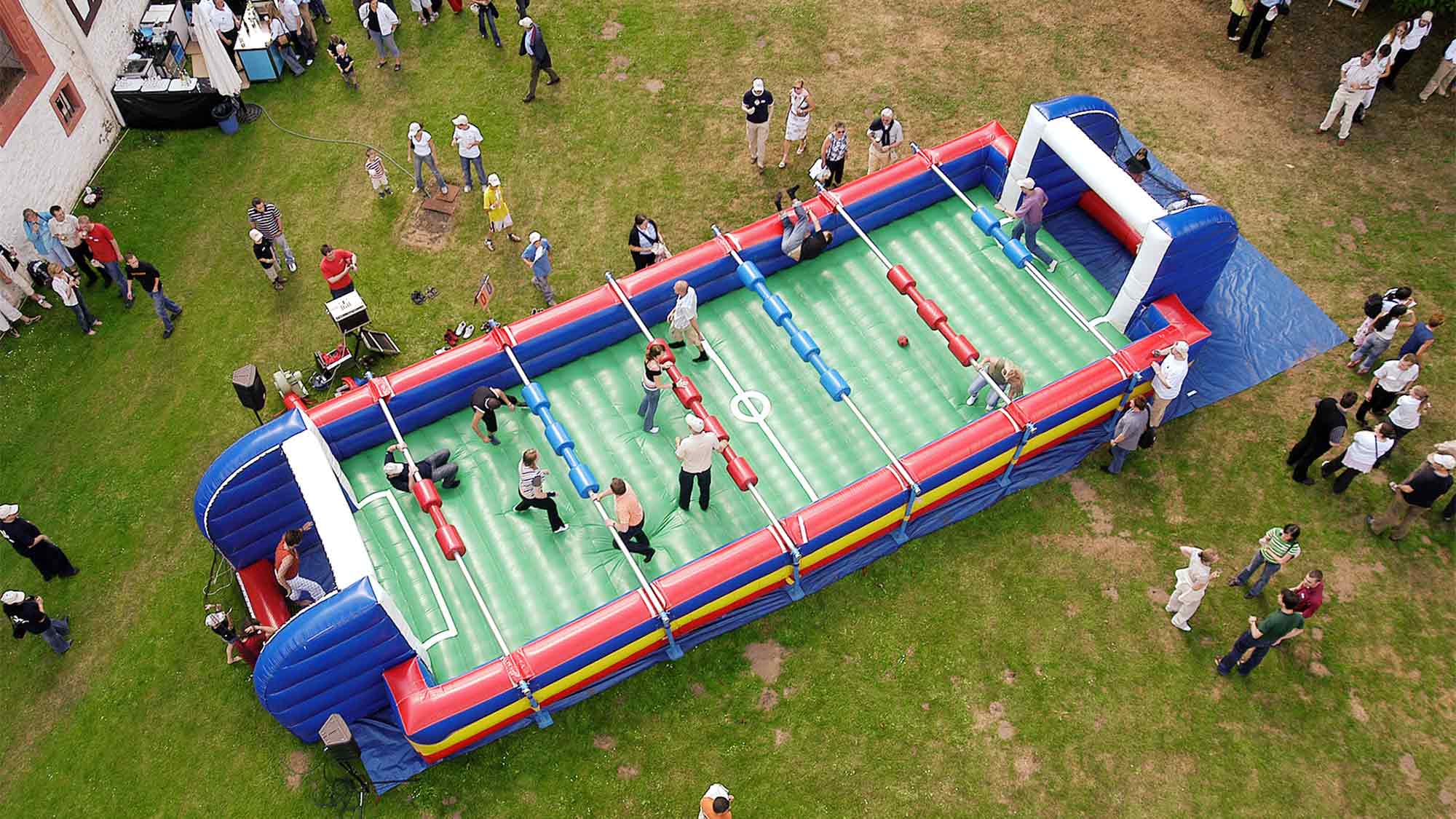 »XXL Menschenkicker« Turnier am 23. Juni 2024 auf dem Bad Salzufler Salzhof bietet ultimativen Spielspaß »XXL Menschenkicker« Turnier am 23. Juni 2024 auf dem Bad Salzufler Salzhof bietet ultimativen Spielspaß