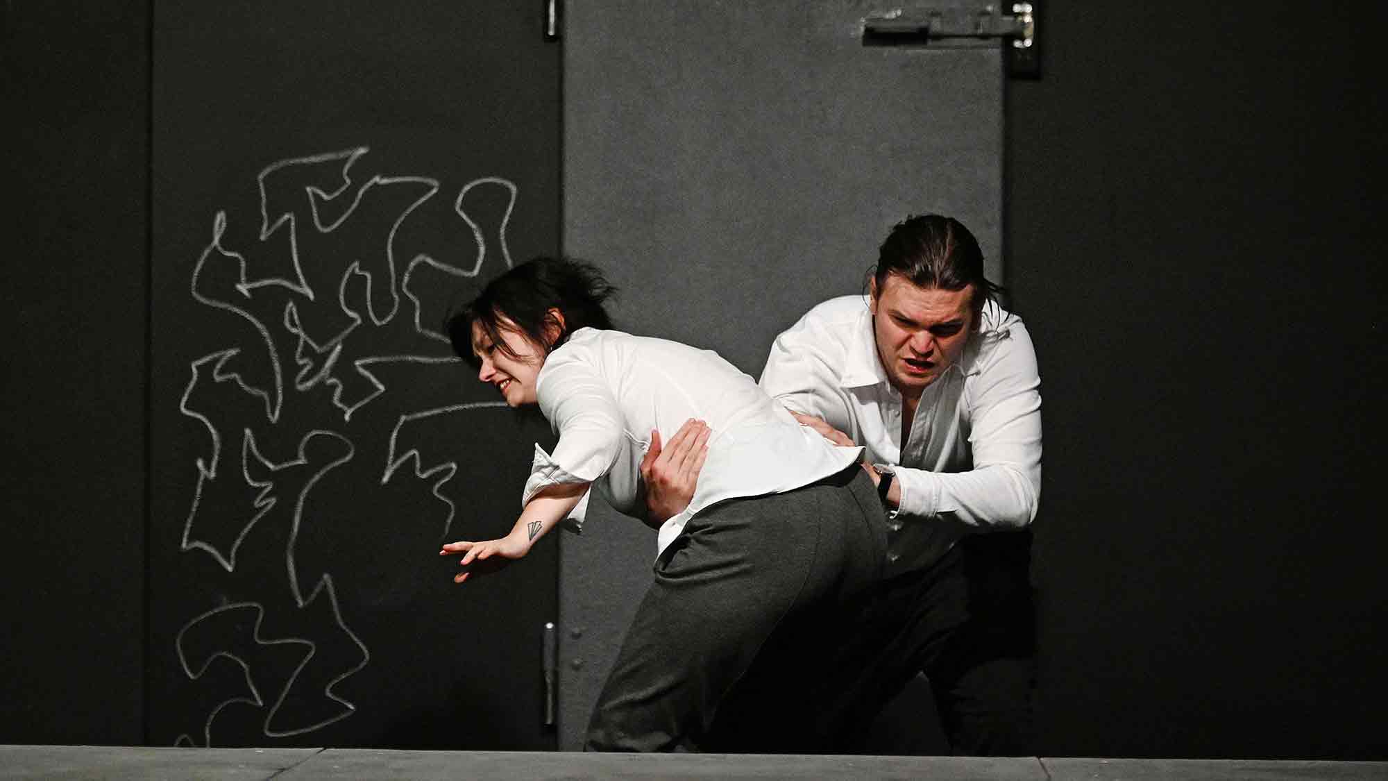 Theater Heilbronn: Machtspiel um Liebe und Kontrolle in Zeiten allgemeiner Verunsicherung, Premiere am 15. Juni 2024 Theater Heilbronn: Machtspiel um Liebe und Kontrolle in Zeiten allgemeiner Verunsicherung, Premiere am 15. Juni 2024