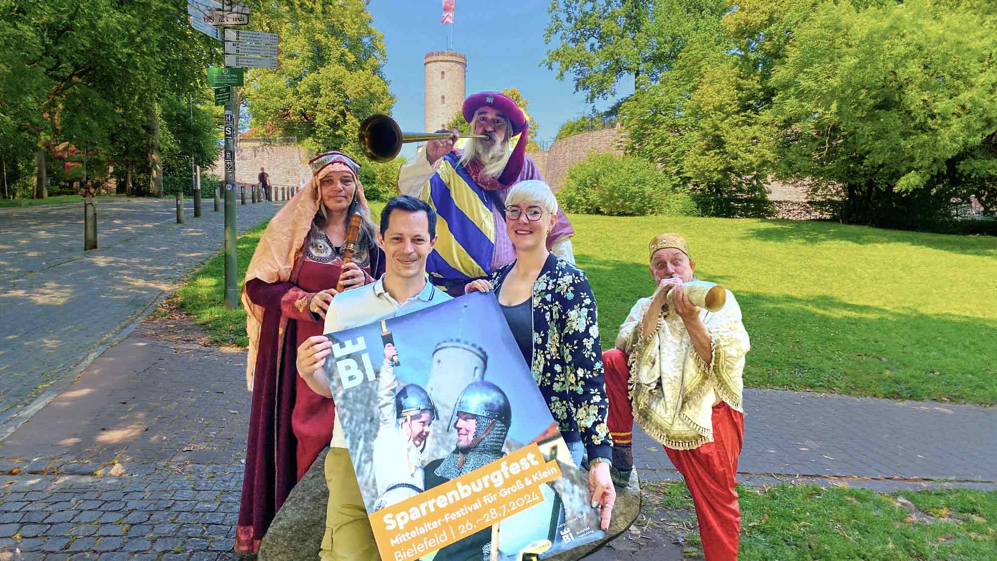 Abtauchen ins #Mittelalter: Bielefelder #Sparrenburgfest lockt vom 26. bis 28. Juli 2024 zum Wahrzeichen der Stadt Abtauchen ins #Mittelalter: Bielefelder #Sparrenburgfest lockt vom 26. bis 28. Juli 2024 zum Wahrzeichen der Stadt