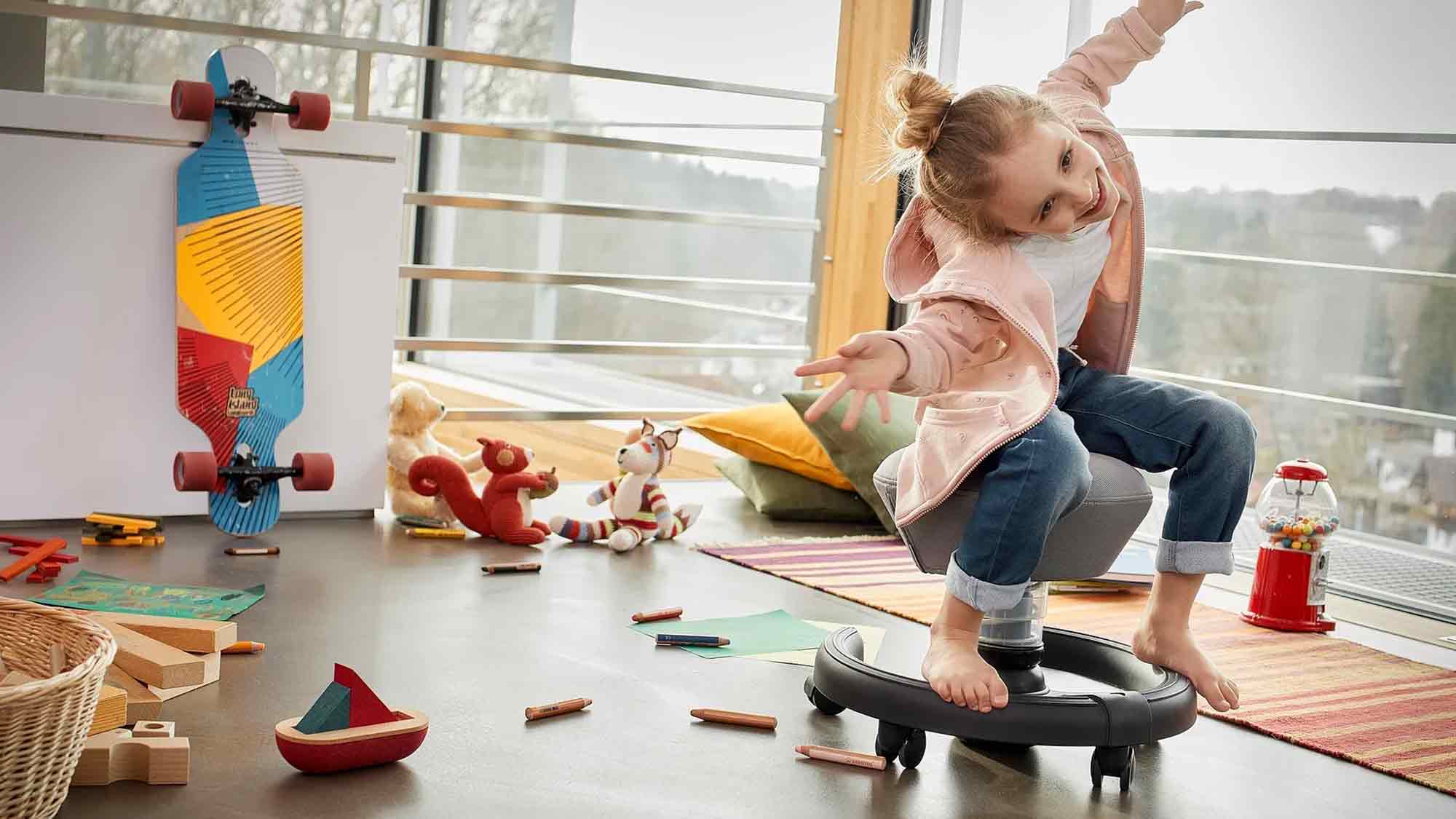 Test »Der beste Schreibtischstuhl für Kinder«: Schulnote »sehr gut« für den Aktivstuhl Aeris Swoppster Test »Der beste Schreibtischstuhl für Kinder«: Schulnote »sehr gut« für den Aktivstuhl Aeris Swoppster