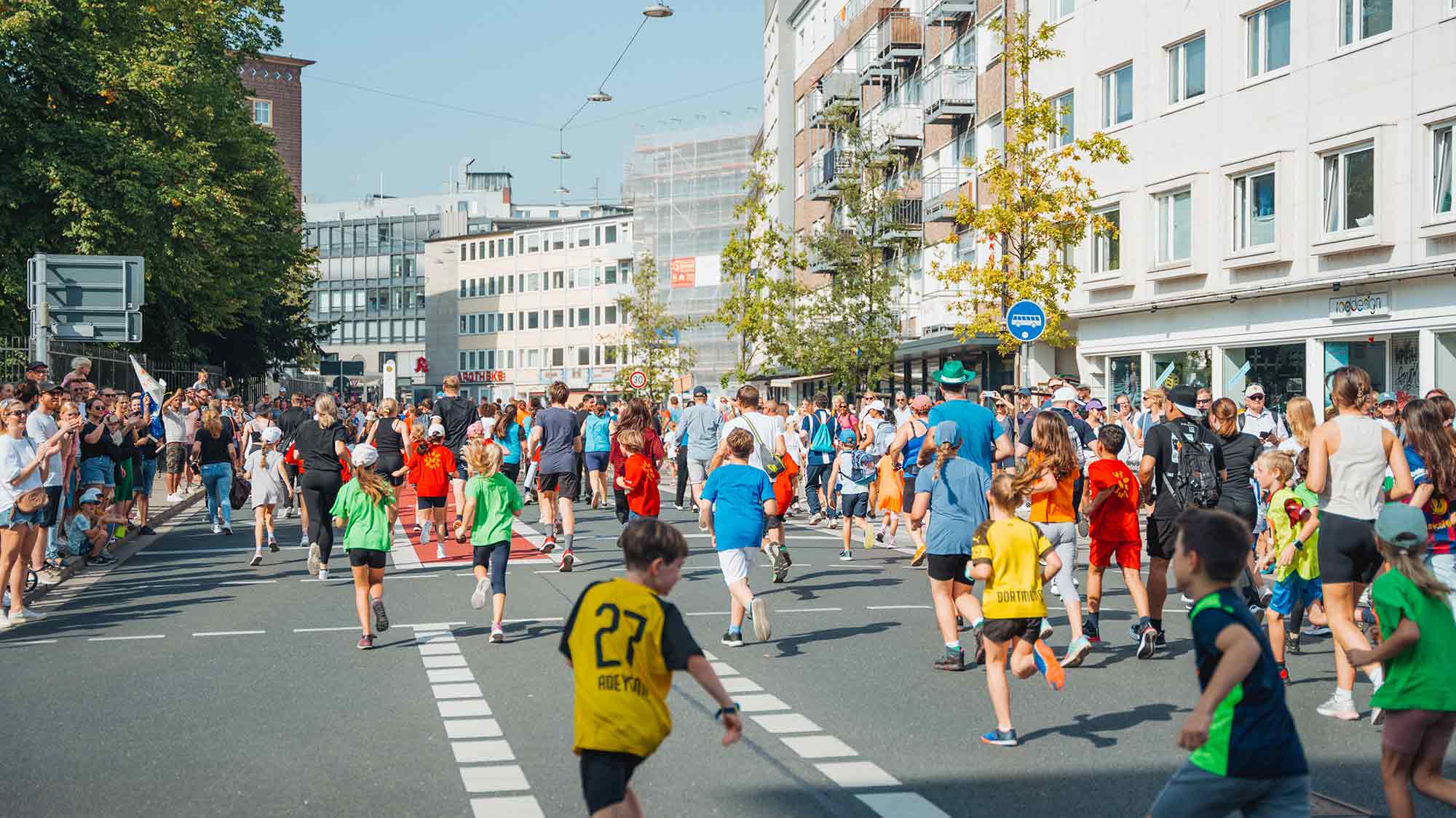 »Stadtwerke run & roll City«: Sportler erobern am 8. September 2024 die Straßen rund um Bielefelds Altstadt, Anmeldeschluss 31. August 2024 »Stadtwerke run & roll City«: Sportler erobern am 8. September 2024 die Straßen rund um Bielefelds Altstadt, Anmeldeschluss 31. August 2024