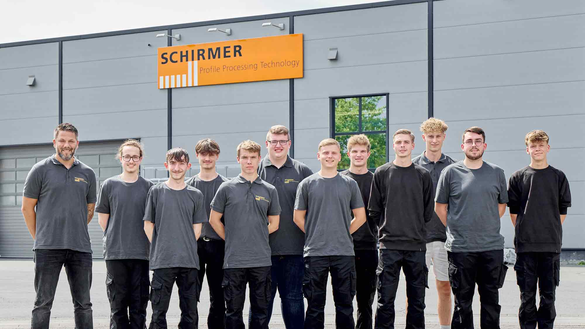 Anziehungspunkt für den Fachkräftenachwuchs: starker Ausbildungsstart bei Schirmer Maschinen in Verl Anziehungspunkt für den Fachkräftenachwuchs: starker Ausbildungsstart bei Schirmer Maschinen in Verl