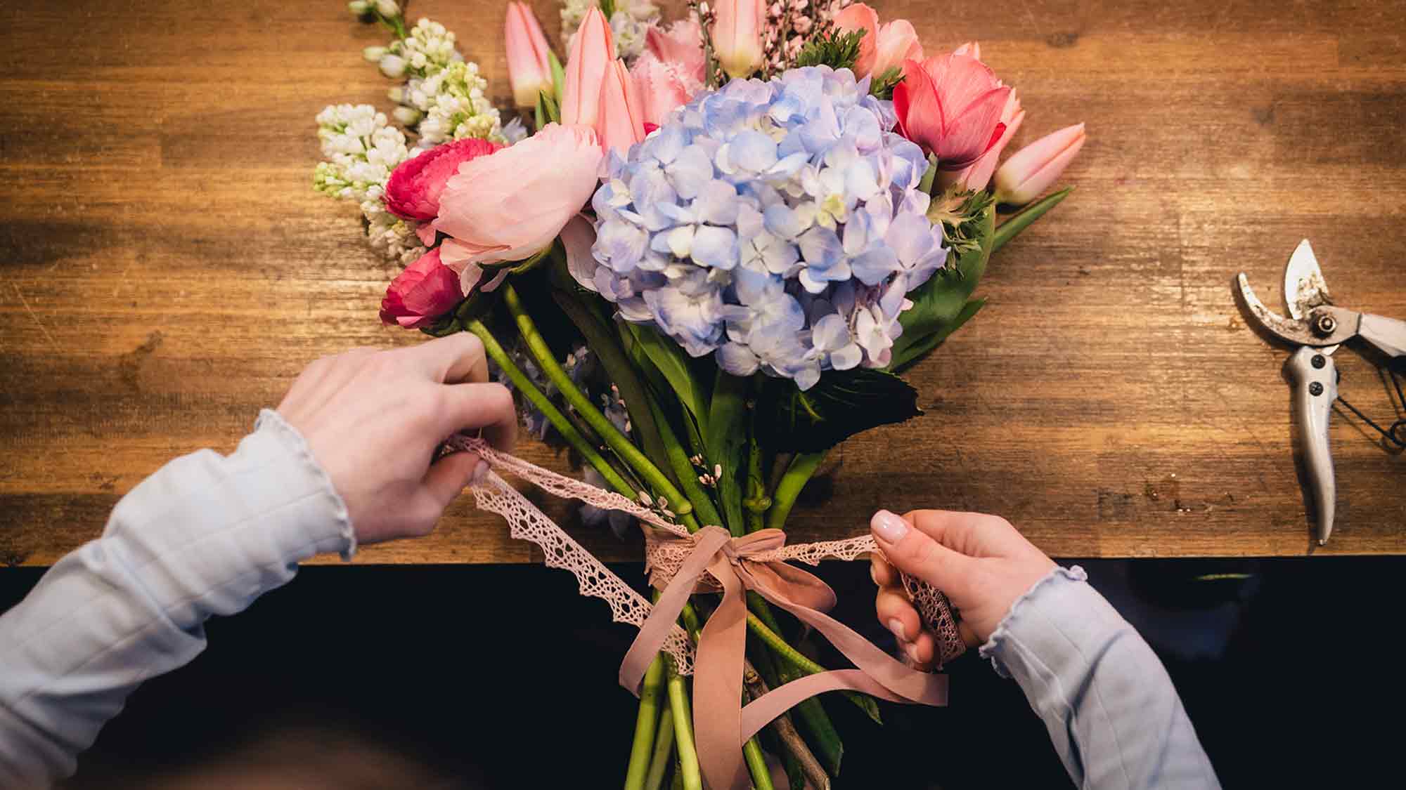 Blumengeschäfte im Kreis Gütersloh: Für den Kreativ Job mit Rosen, Nelken, Lilien & Co. gibt es mehr Geld Blumengeschäfte im Kreis Gütersloh: Für den Kreativ Job mit Rosen, Nelken, Lilien & Co. gibt es mehr Geld