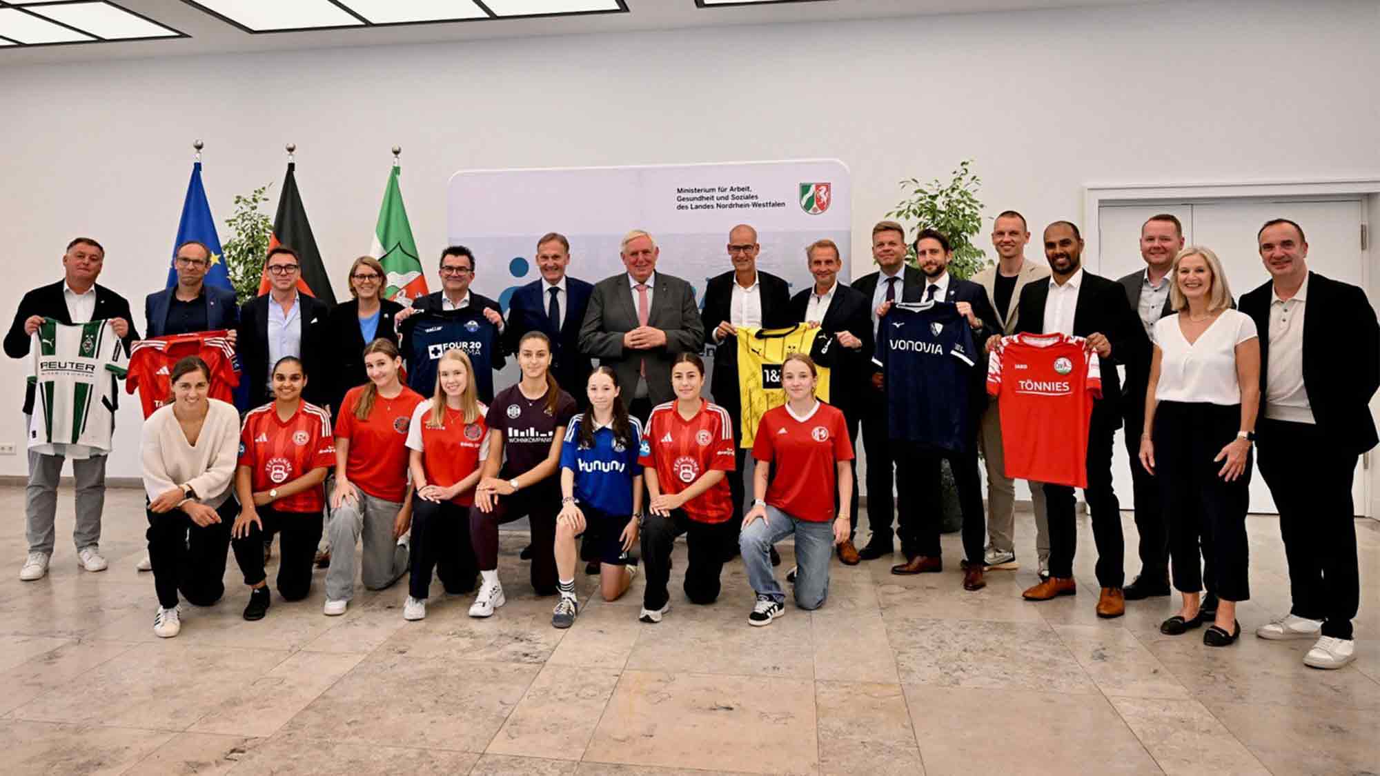FSV Gütersloh: »Spielplan Zukunft – dein Weg in den Beruf«: Landesregierung schließt Bündnis zur Beruflichen Orientierung und Ausbildung FSV Gütersloh: »Spielplan Zukunft – dein Weg in den Beruf«: Landesregierung schließt Bündnis zur Beruflichen Orientierung und Ausbildung