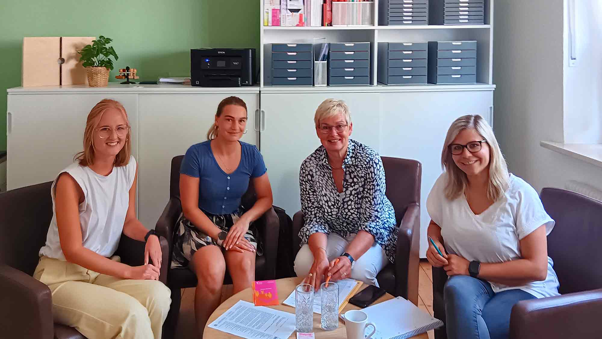 Einsatz für einheitliches Gewalthilfegesetz – Gleichstellungsbeauftragte im Austausch mit dem Frauenhaus Gütersloh Einsatz für einheitliches Gewalthilfegesetz – Gleichstellungsbeauftragte im Austausch mit dem Frauenhaus Gütersloh
