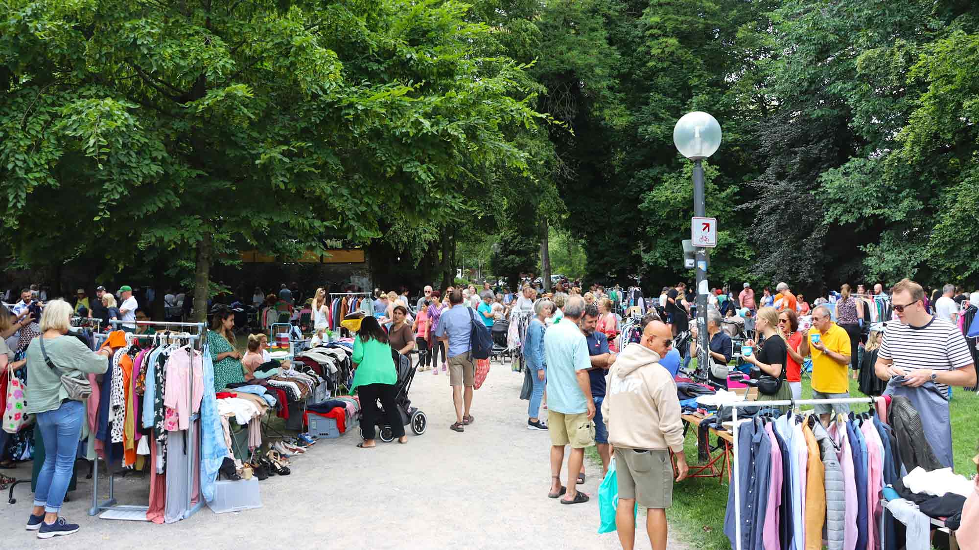 Gütersloh: Trödeln im Weberei Park – auf Schatzsuche beim Kiezklüngel Flohmarkt im Bürgerkiez, 15. September 2024 Gütersloh: Trödeln im Weberei Park – auf Schatzsuche beim Kiezklüngel Flohmarkt im Bürgerkiez, 15. September 2024