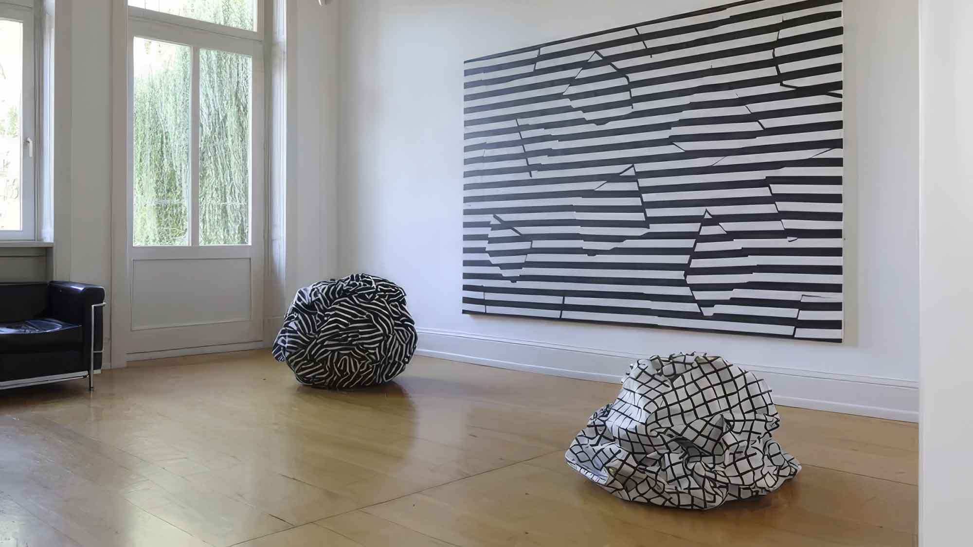 »Esther Stocker – Präzision und Flüchtigkeit« in der Galerie Scheffel, Bad Homburg, 6. September bis 19. Oktober 2024 »Esther Stocker – Präzision und Flüchtigkeit« in der Galerie Scheffel, Bad Homburg, 6. September bis 19. Oktober 2024