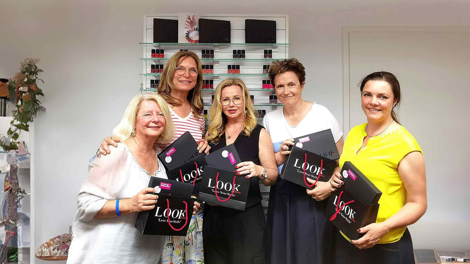 Unternehmerinnen zu Gast im Beauty Resort Nicole Simon und bei UV Gel Produzent SK UV Gele GmbH in Mönchengladbach Unternehmerinnen zu Gast im Beauty Resort Nicole Simon und bei UV Gel Produzent SK UV Gele GmbH in Mönchengladbach