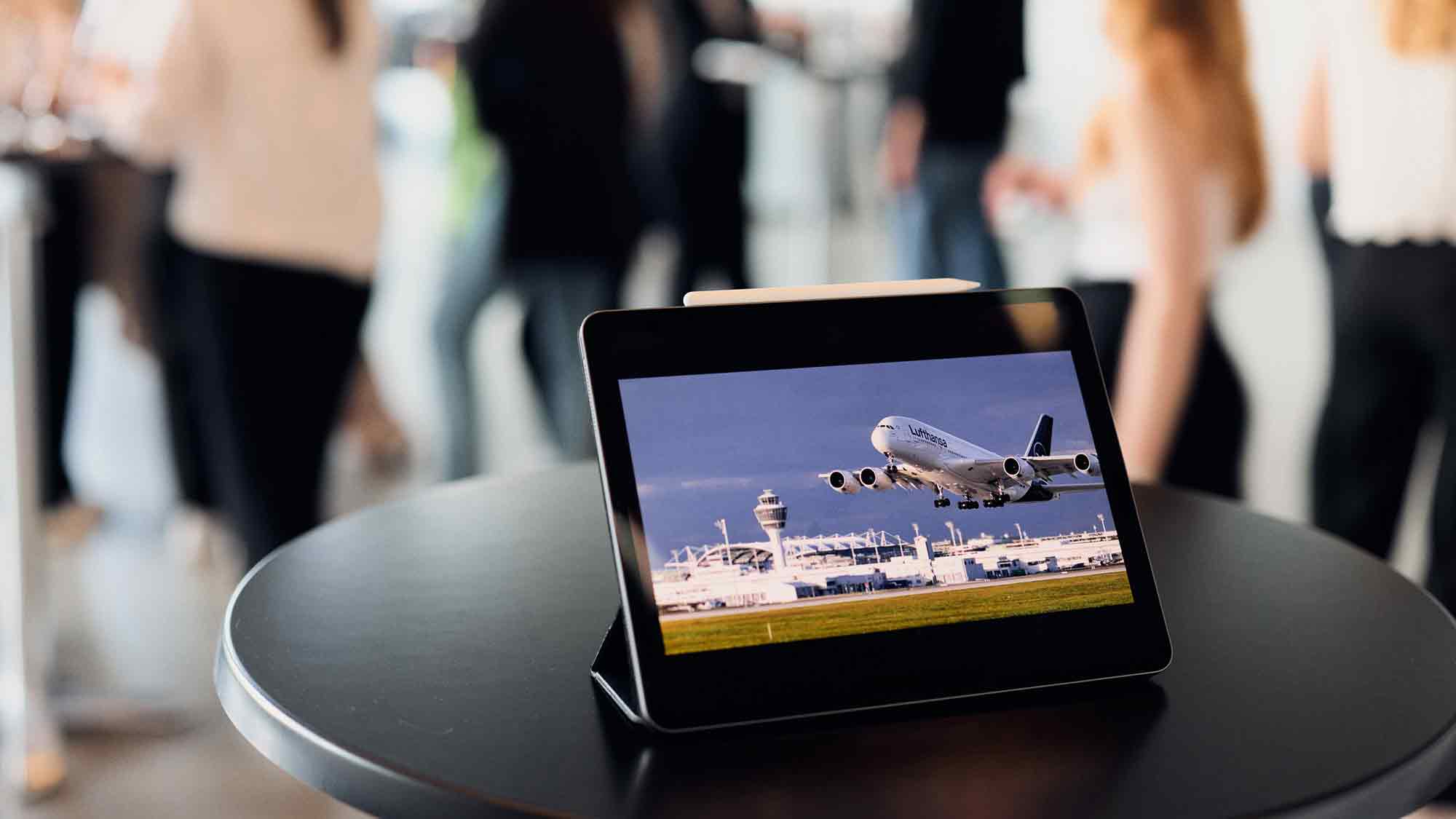 HSBI Studenten entwickeln Ideen für Miles & More Mitglieder am Flughafen München – darunter ist sogar eine Dating App HSBI Studenten entwickeln Ideen für Miles & More Mitglieder am Flughafen München – darunter ist sogar eine Dating App