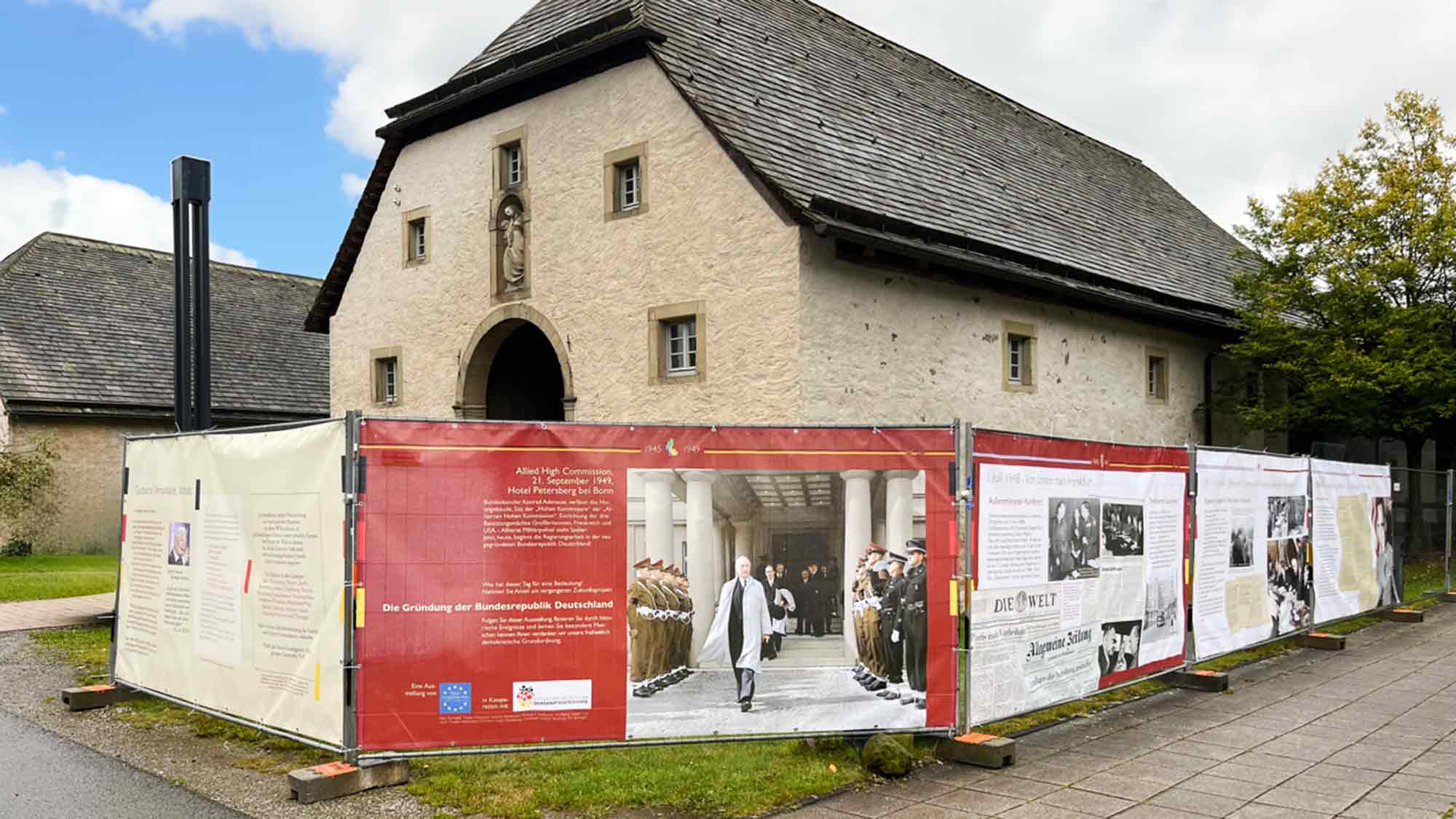 Passend zum Jubiläum: Ausstellung zur deutschen Demokratiegeschichte in Marienmünster, 3. Oktober bis 11. November 2024 Passend zum Jubiläum: Ausstellung zur deutschen Demokratiegeschichte in Marienmünster, 3. Oktober bis 11. November 2024