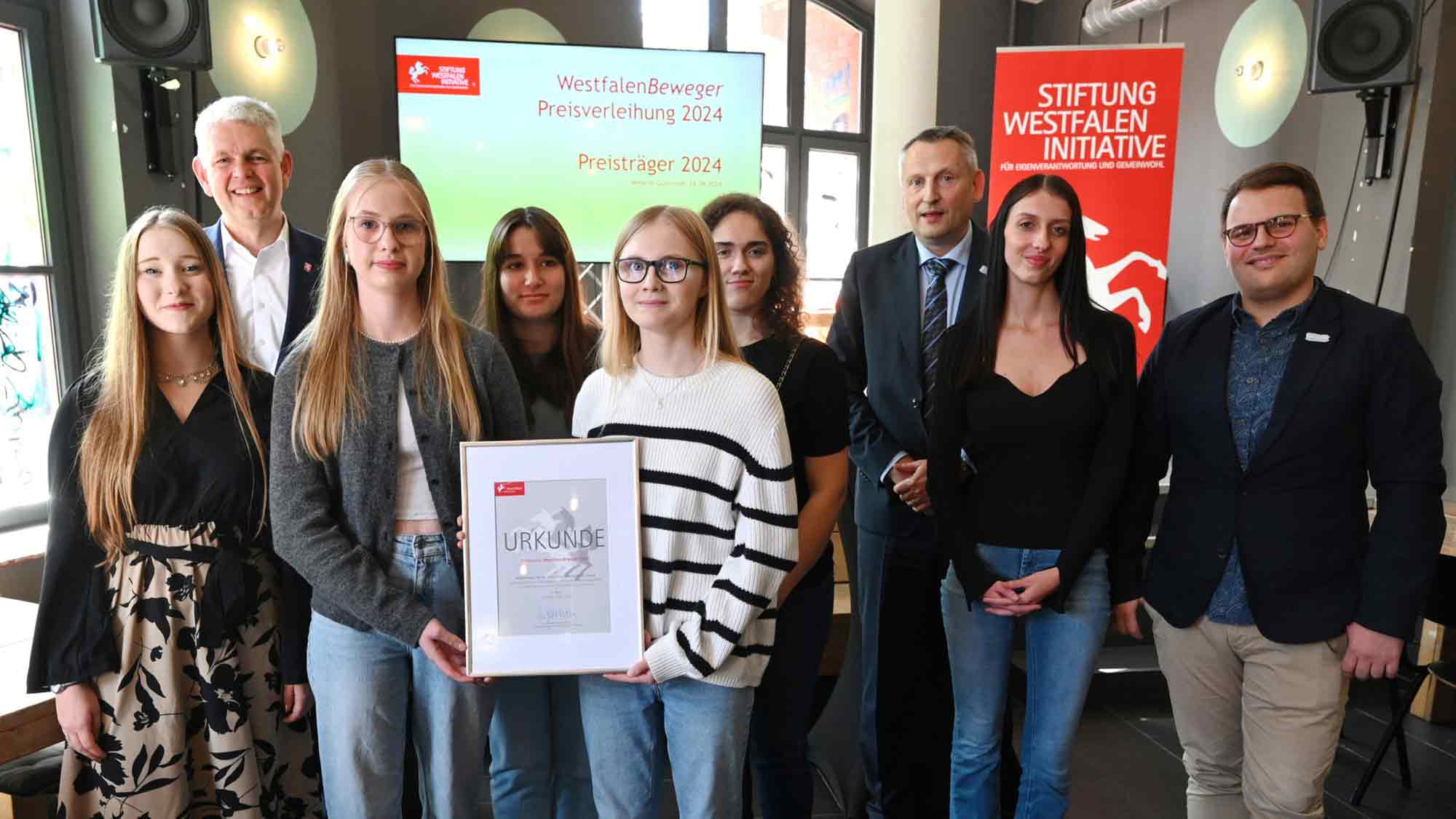 Würdigung des Ehrenamts in all seinen Facetten
– feierliche Preisverleihung des »WestfalenBeweger« Wettbewerbs in der Weberei Gütersloh Würdigung des Ehrenamts in all seinen Facetten
– feierliche Preisverleihung des »WestfalenBeweger« Wettbewerbs in der Weberei Gütersloh