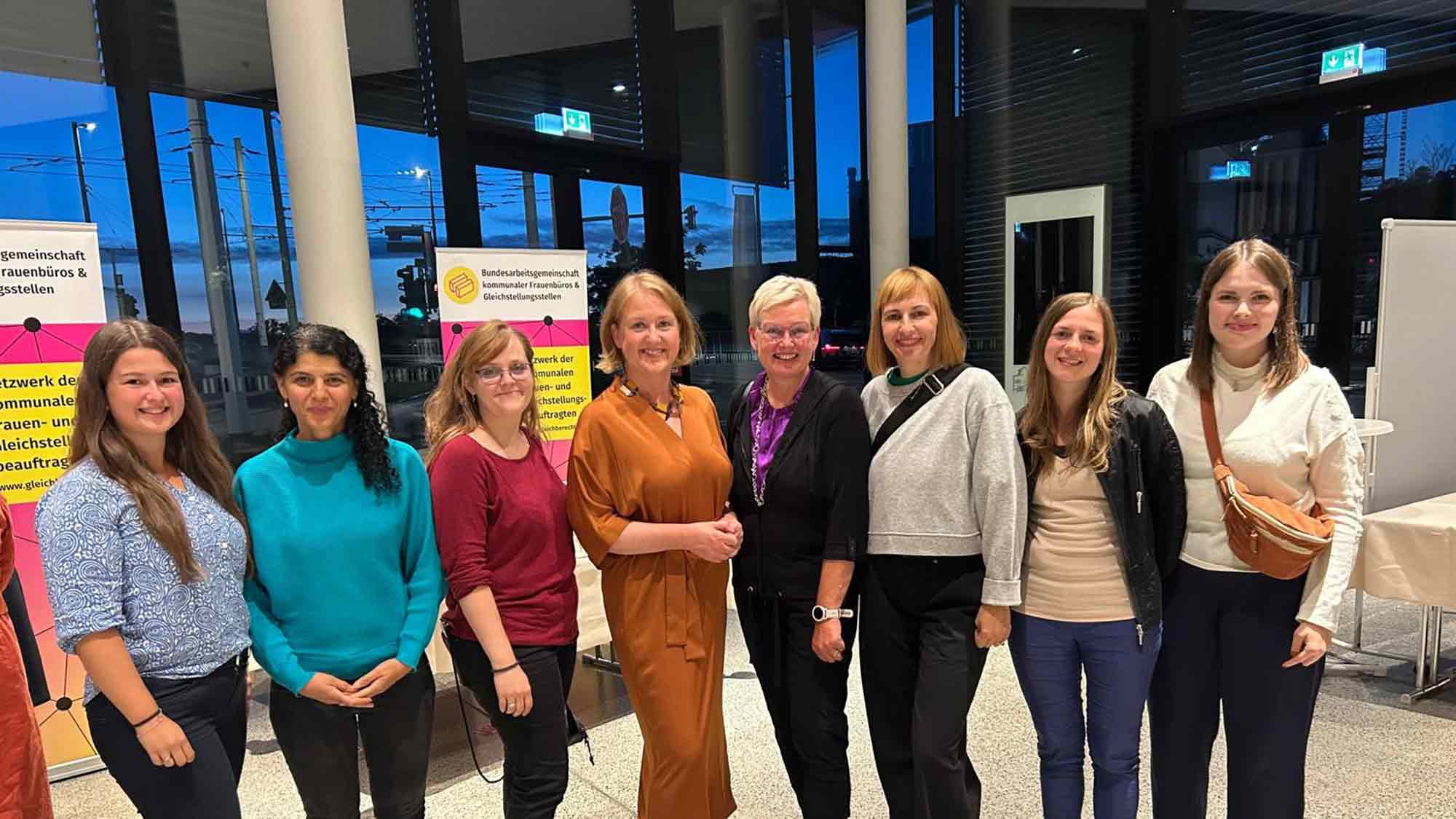 Thema »Armut« bei der 28. Bundeskonferenz der kommunalen Frauenbeauftragten und Gleichstellungsbeauftragten Deutschlands Thema »Armut« bei der 28. Bundeskonferenz der kommunalen Frauenbeauftragten und Gleichstellungsbeauftragten Deutschlands