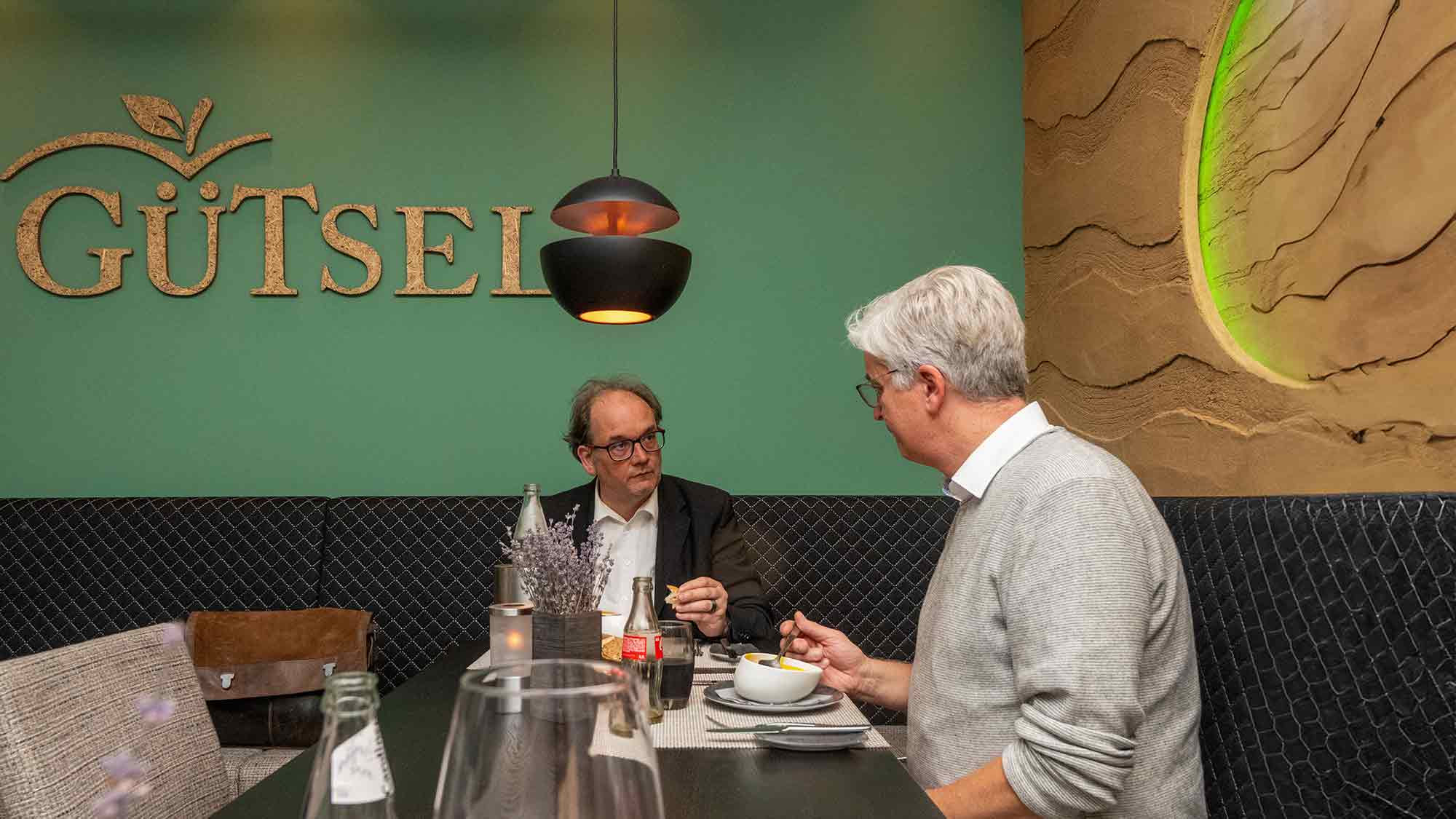 Matthias Trepper: das politische Kochduell im Restaurant »Gütsel« zur Bürgermeisterwahl am 17. November 2024 Matthias Trepper: das politische Kochduell im Restaurant »Gütsel« zur Bürgermeisterwahl am 17. November 2024