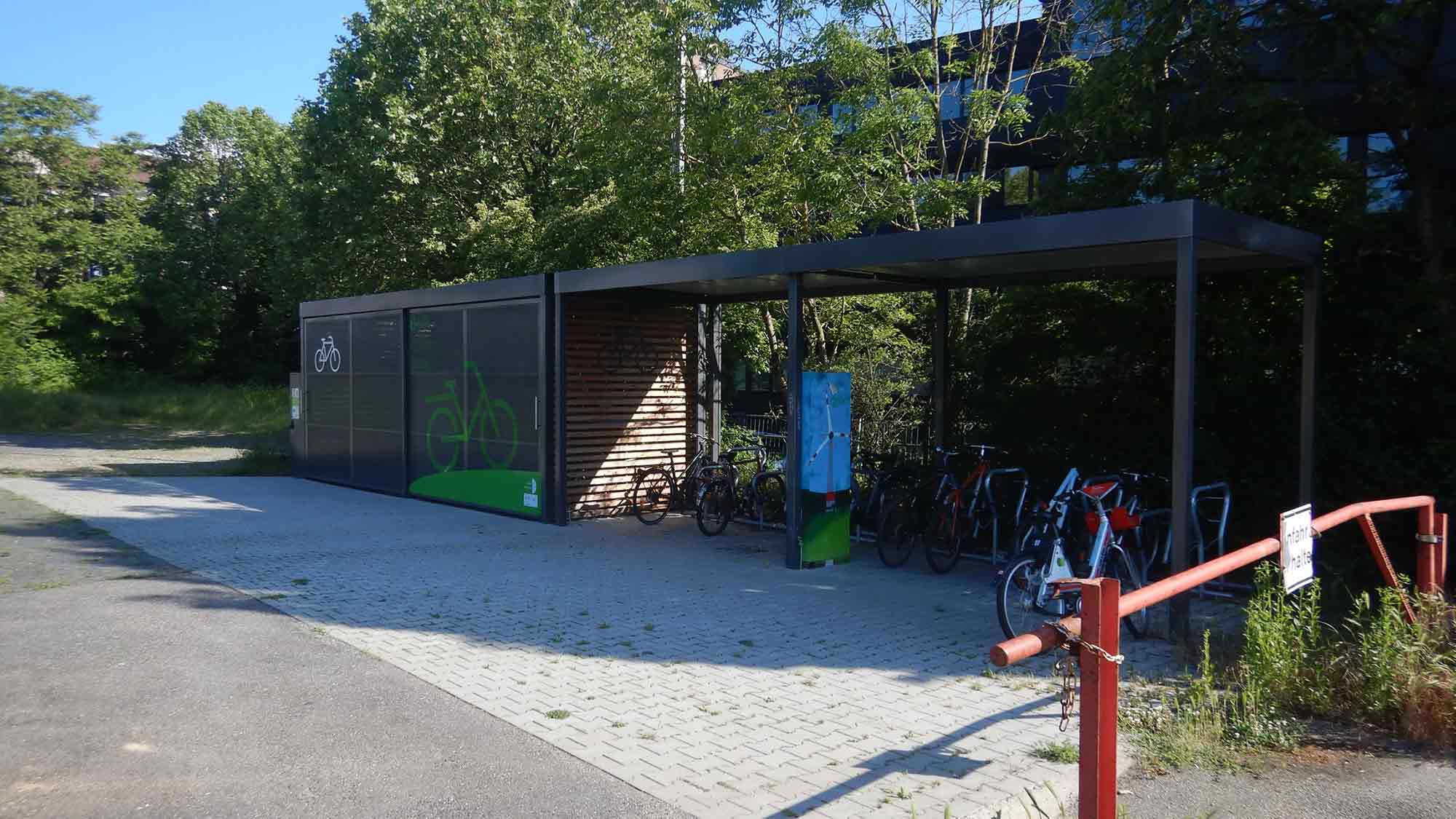 »Bike + Ride«: Gute Voraussetzungen für Pendler in Frankfurt, der ADAC hat 8 Anlagen rund um Frankfurt getestet »Bike + Ride«: Gute Voraussetzungen für Pendler in Frankfurt, der ADAC hat 8 Anlagen rund um Frankfurt getestet