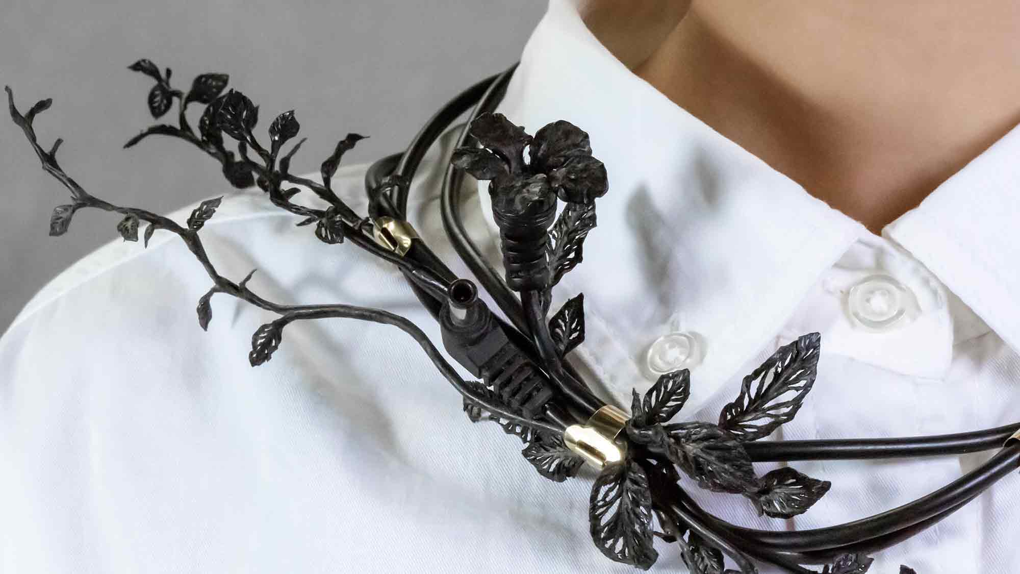 Die Kunst des Upcyclings: Zeitgenössischer Schmuck aus Hongkong, Sonderschau im Rahmen der Grassimesse 2024 vom 16. bis zum 27. Oktober 2024 Die Kunst des Upcyclings: Zeitgenössischer Schmuck aus Hongkong, Sonderschau im Rahmen der Grassimesse 2024 vom 16. bis zum 27. Oktober 2024