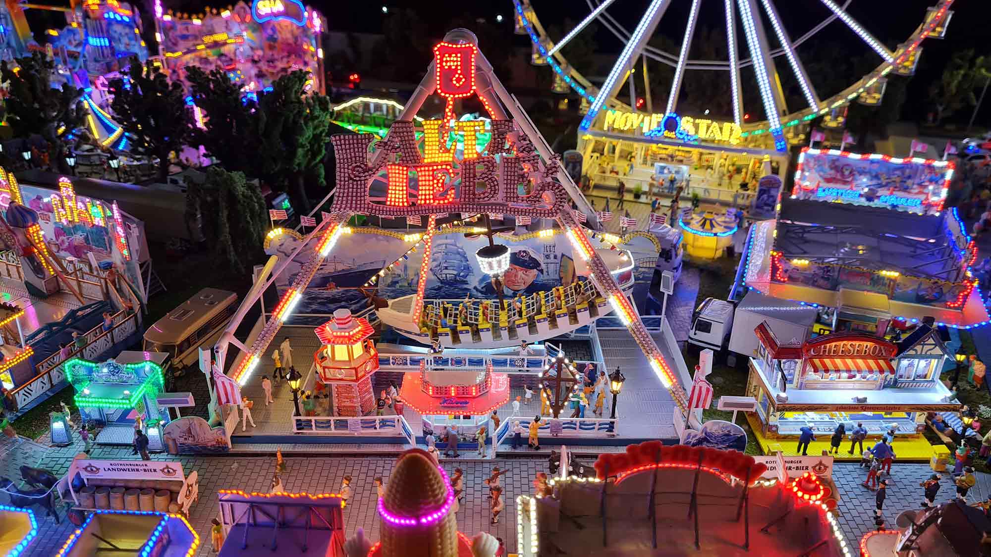 Miniaturkirmes in diesem Jahr erstmals in den Räumlichkeiten der Evangelischen Emmaus Kirchengemeinde Soest zu finden Miniaturkirmes in diesem Jahr erstmals in den Räumlichkeiten der Evangelischen Emmaus Kirchengemeinde Soest zu finden