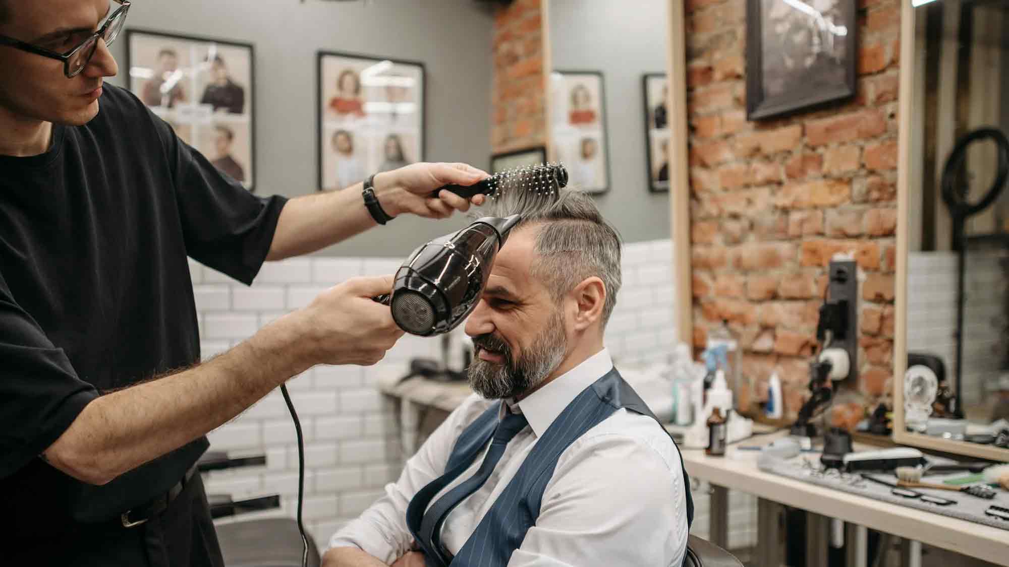TÜV Verband: Haare sicher föhnen – Tipps zum Kauf und Gebrauch von Haartrocknern TÜV Verband: Haare sicher föhnen – Tipps zum Kauf und Gebrauch von Haartrocknern