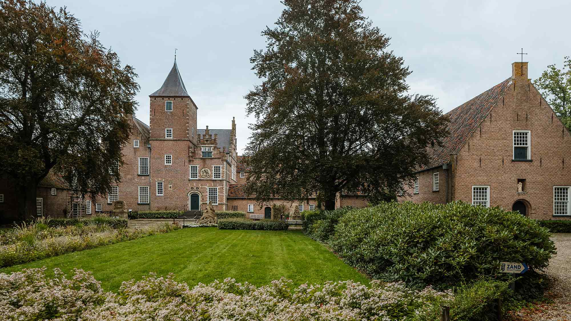 Lernen von den Erfindern der Achtsamkeit: 3 neue Kloster Rundwanderwege führen durch die niederländische Region Brabant Lernen von den Erfindern der Achtsamkeit: 3 neue Kloster Rundwanderwege führen durch die niederländische Region Brabant