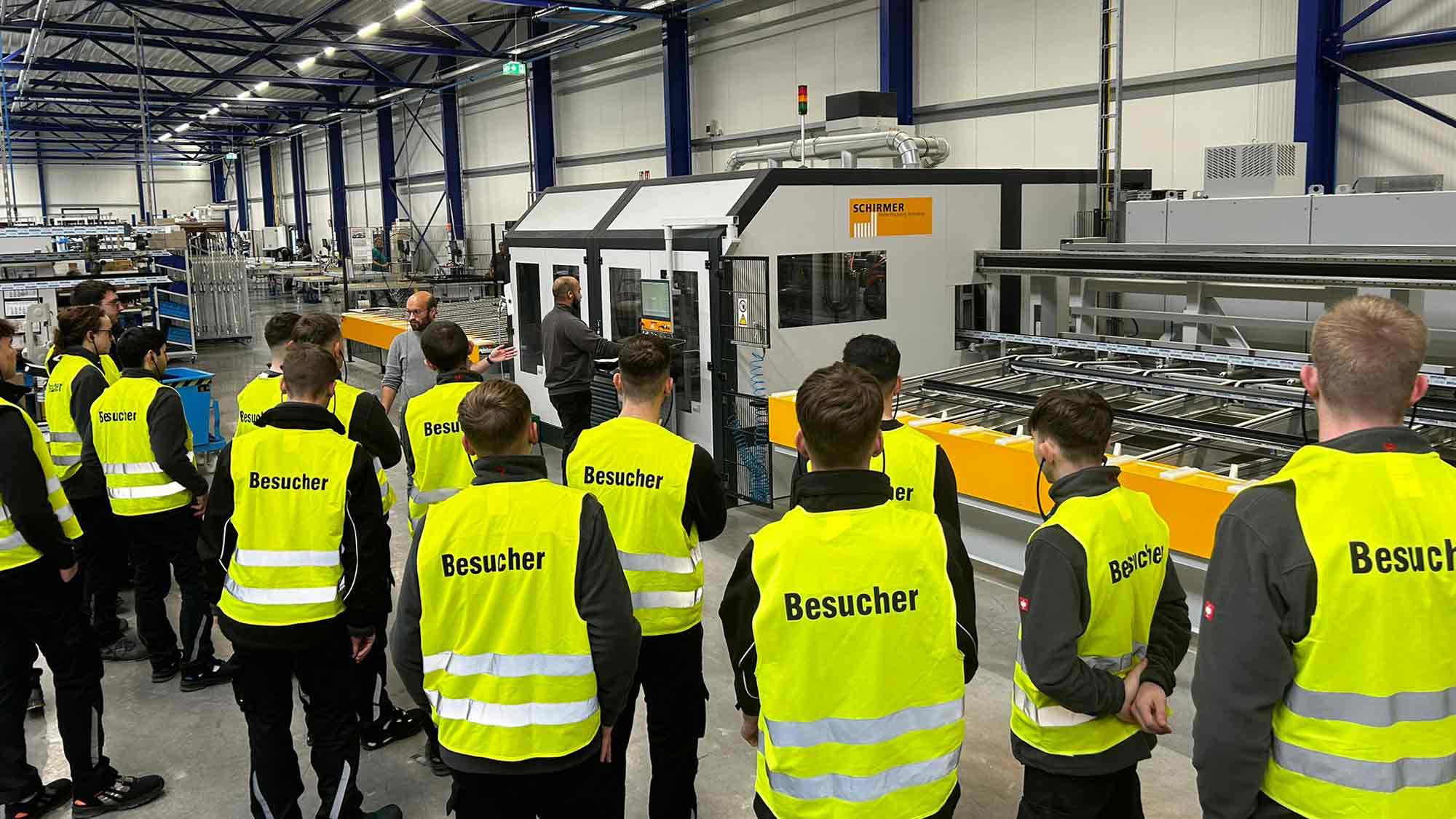 Abwechslung für den Fachkräftenachwuchs: Schirmer und Wirus Fenster gestalten Ausbildung gemeinsam Abwechslung für den Fachkräftenachwuchs: Schirmer und Wirus Fenster gestalten Ausbildung gemeinsam