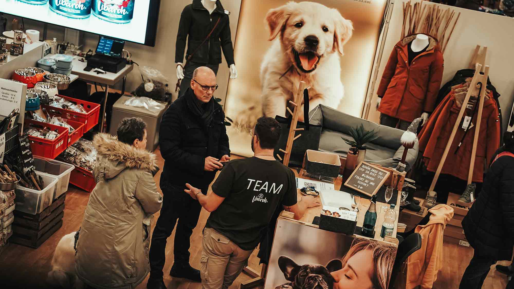 Rund um den Hund … zum 3. Mal lockt der Hundeweihnachtsmarkt am 14. und 15. Dezember 2024 ins Tagungszentrum und Kongresszentrum Bad Sassendorf Rund um den Hund … zum 3. Mal lockt der Hundeweihnachtsmarkt am 14. und 15. Dezember 2024 ins Tagungszentrum und Kongresszentrum Bad Sassendorf