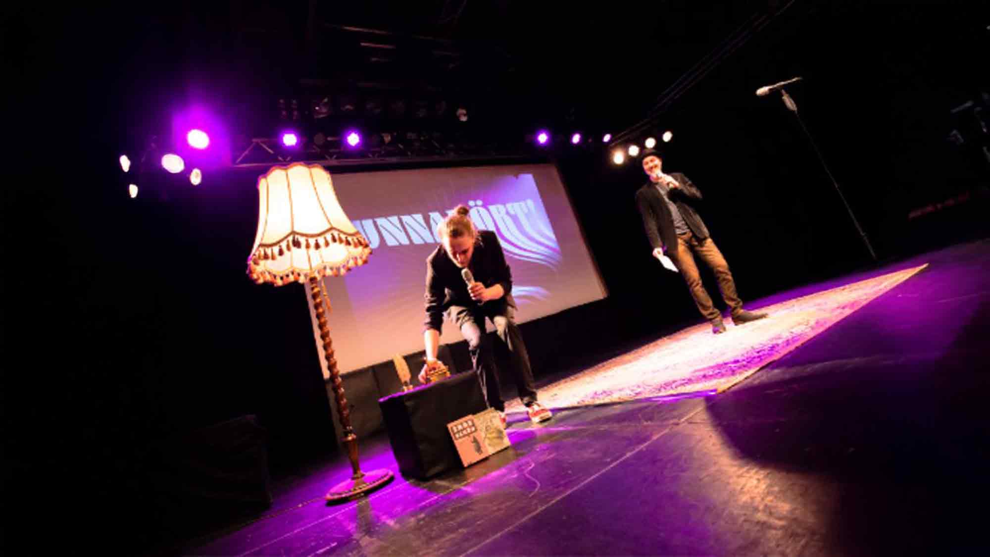 Westfälisches Literaturbüro Unna: »Unnahört!« Poetry Slam, »Mord am Hellweg«, Donna Leon, Barbara Yelin Westfälisches Literaturbüro Unna: »Unnahört!« Poetry Slam, »Mord am Hellweg«, Donna Leon, Barbara Yelin