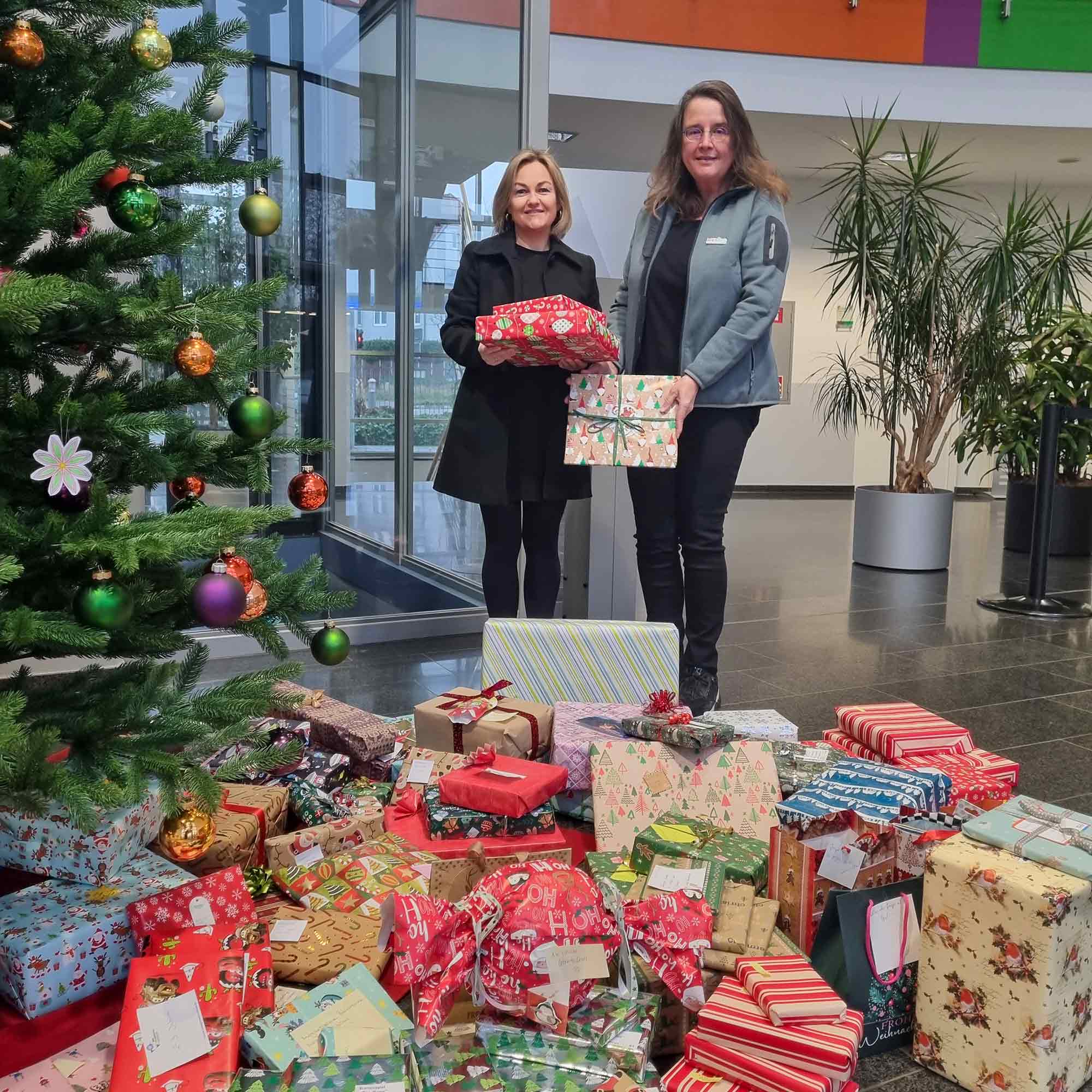 150 Weihnachtsgeschenke für Kinder – BKK Gildemeister Seidensticker unterstützt das Westfälische Kinderdorf Lipperland 150 Weihnachtsgeschenke für Kinder – BKK Gildemeister Seidensticker unterstützt das Westfälische Kinderdorf Lipperland