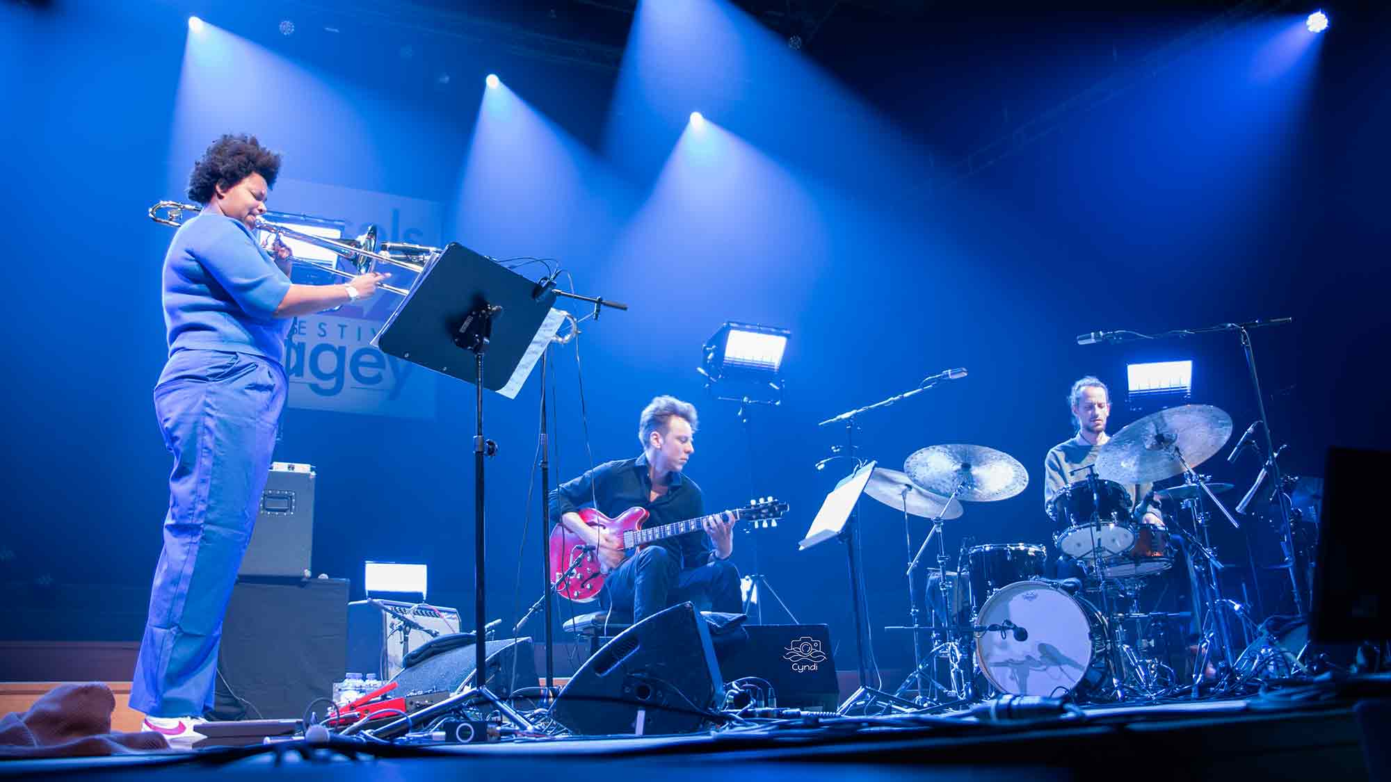 Internationales Jazzfestival Münster: kraftvolle Grooves und atmosphärische Klangbilder im Kleinen Haus, 3. bis 5. Januar 2025 Internationales Jazzfestival Münster: kraftvolle Grooves und atmosphärische Klangbilder im Kleinen Haus, 3. bis 5. Januar 2025